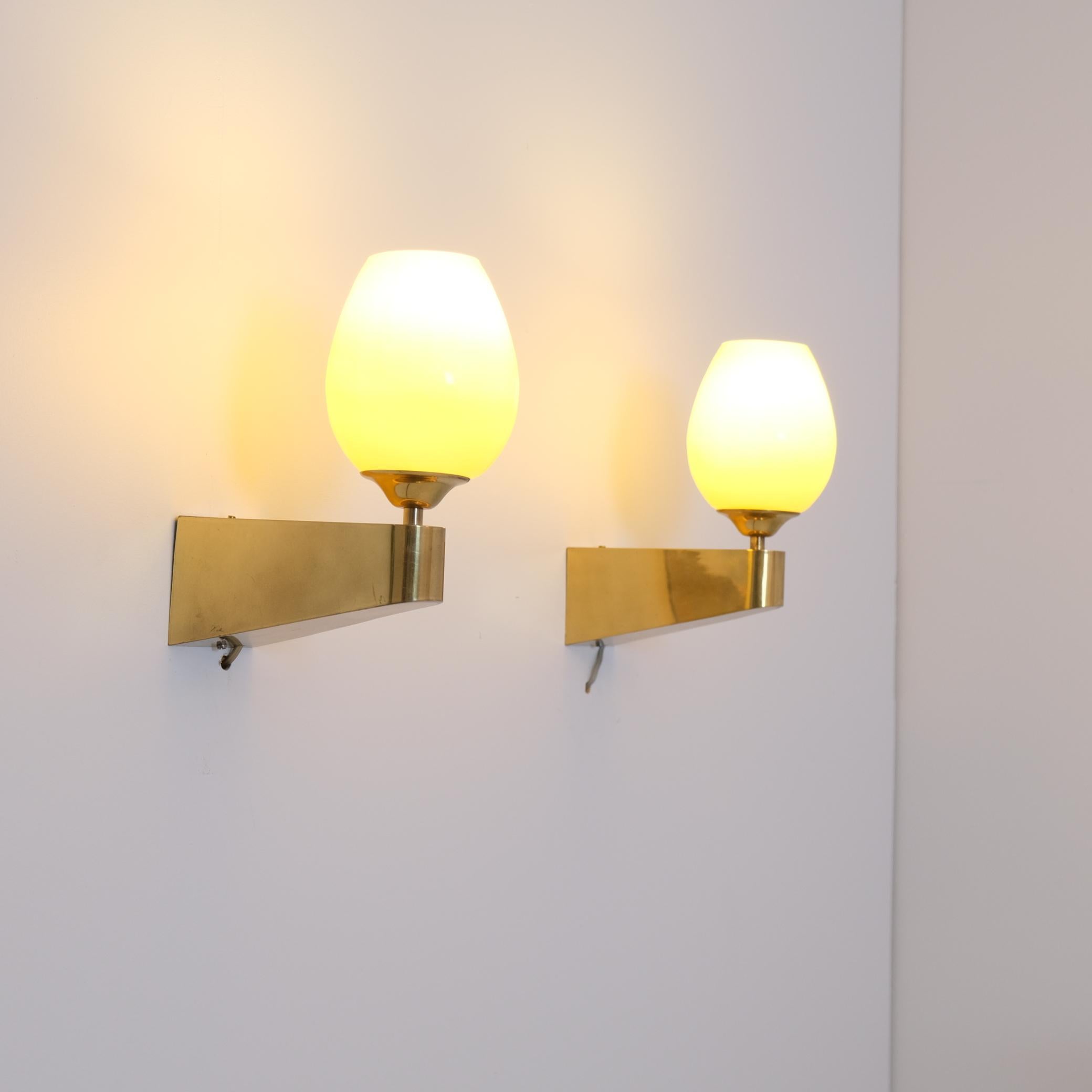 Mid-Century Modern Pair of Mid-Century Brass & Glass Wall Lamps Model EY 49, Itsu 1950s For Sale