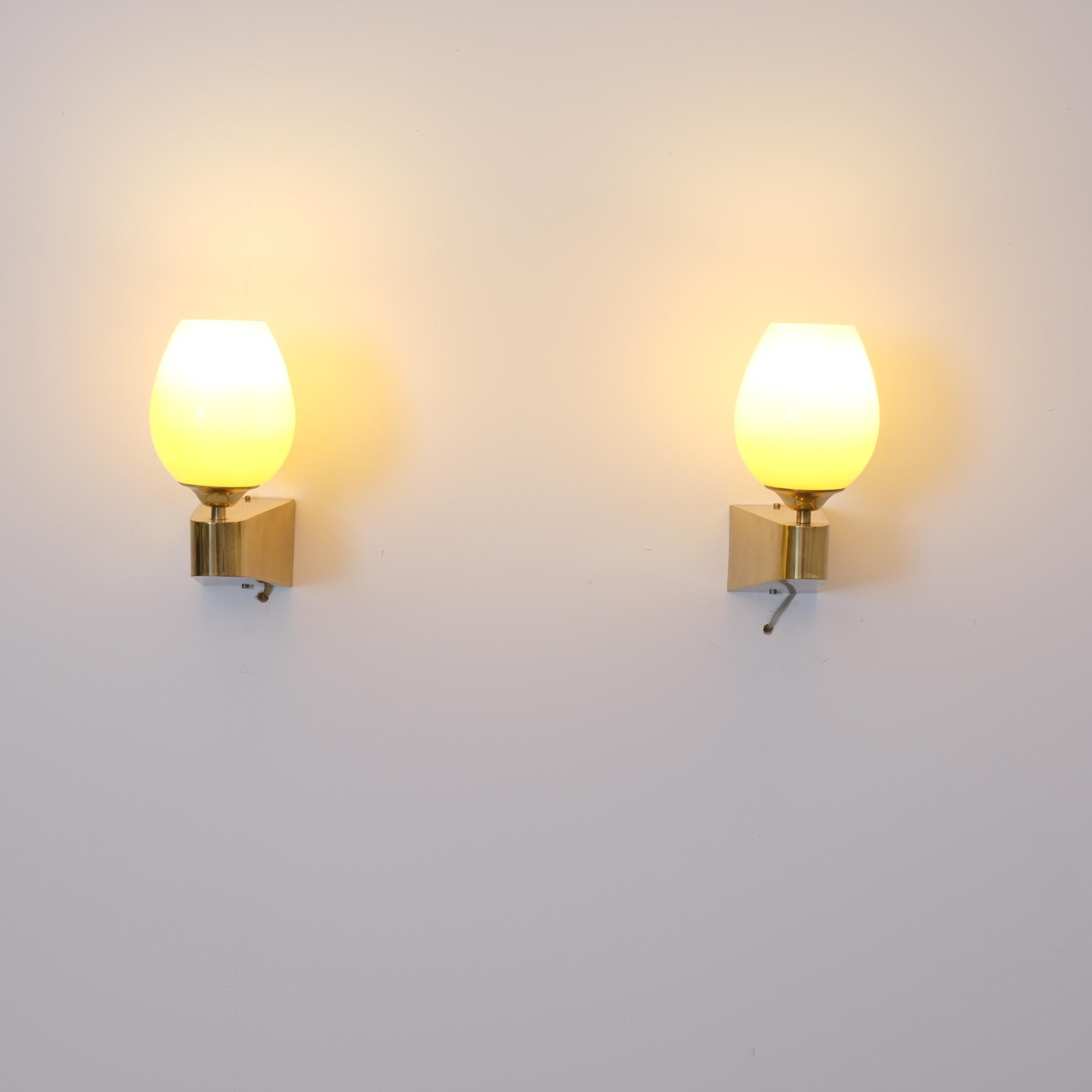Finnish Pair of Mid-Century Brass & Glass Wall Lamps Model EY 49, Itsu 1950s For Sale