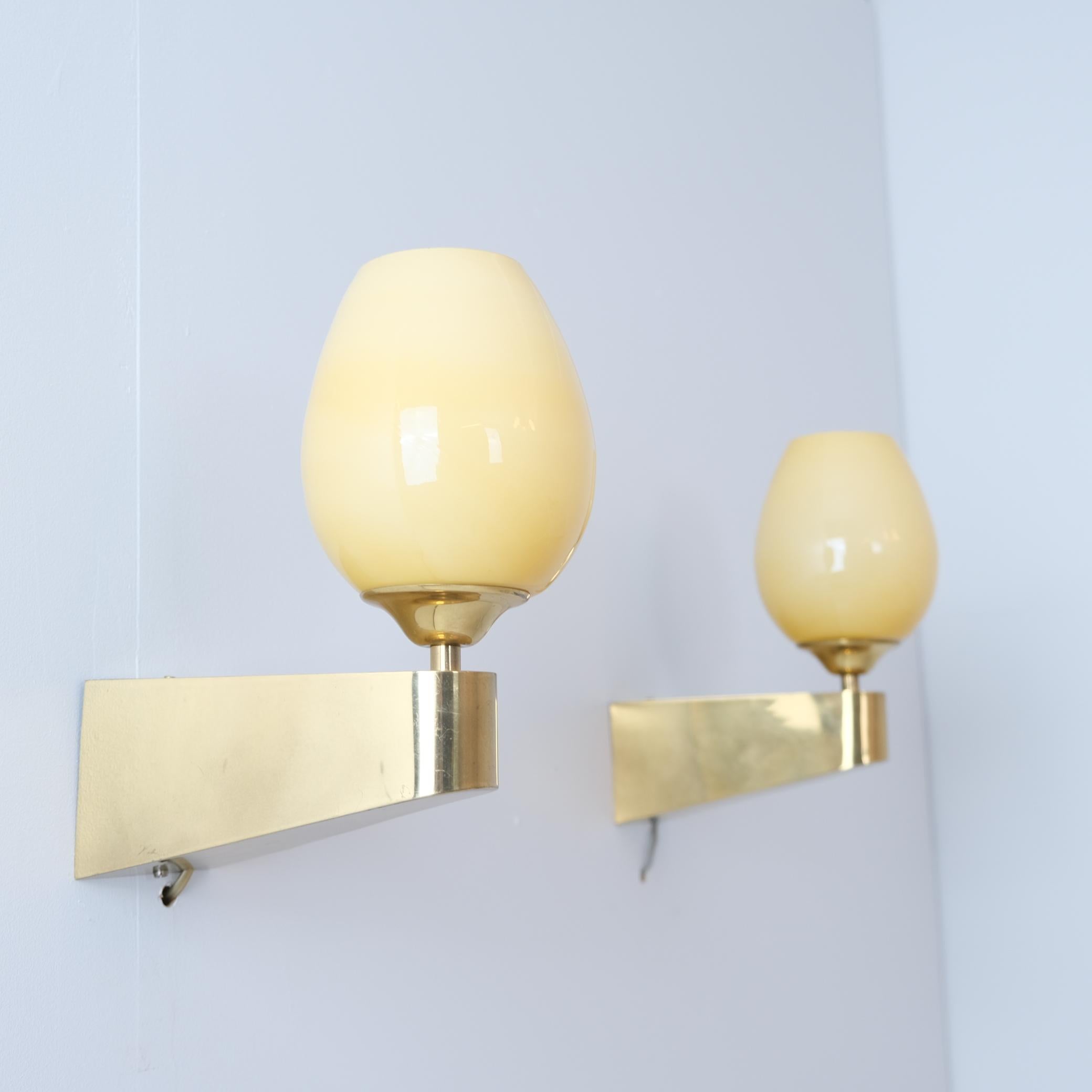 Pair of Mid-Century Brass & Glass Wall Lamps Model EY 49, Itsu 1950s For Sale 2