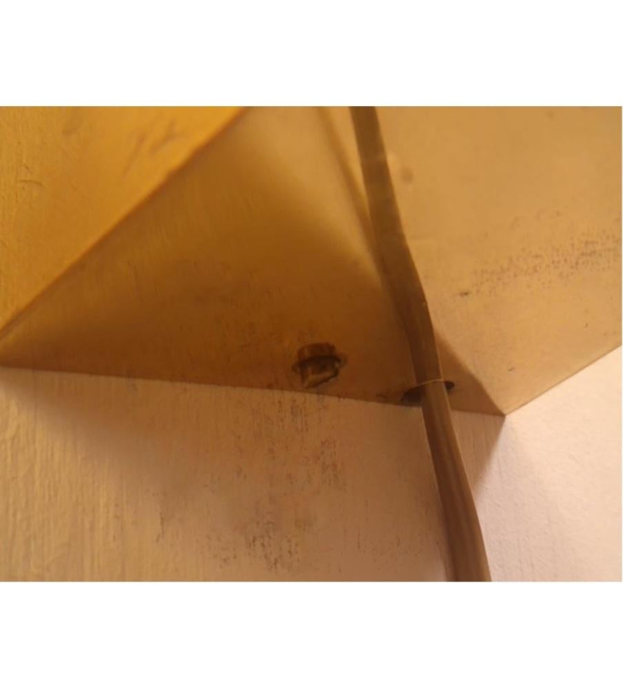 Coppia di lampade da parete in ottone e vetro della metà del secolo scorso Model No. 49, Itsu 1950 in vendita 2