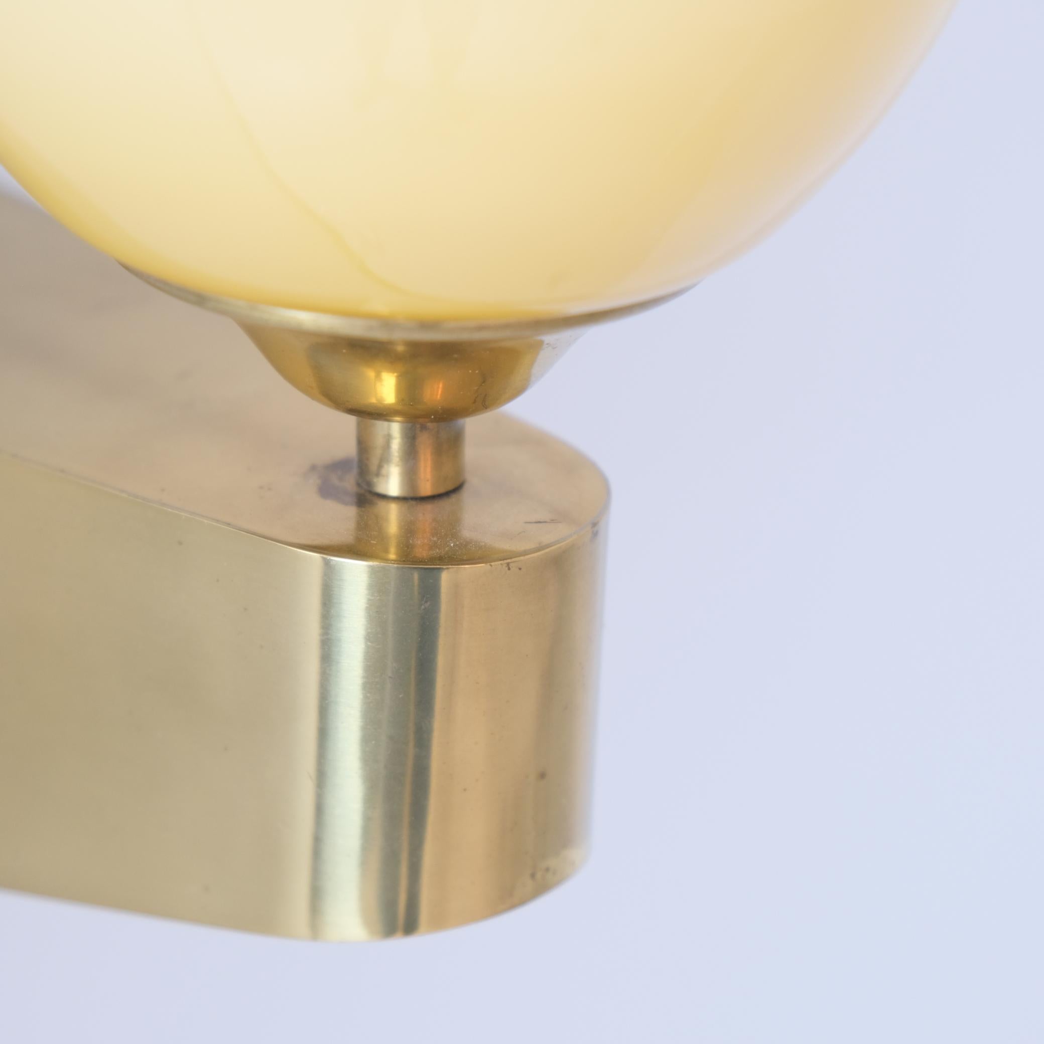 Pair of Mid-Century Brass & Glass Wall Lamps Model EY 49, Itsu 1950s For Sale 3