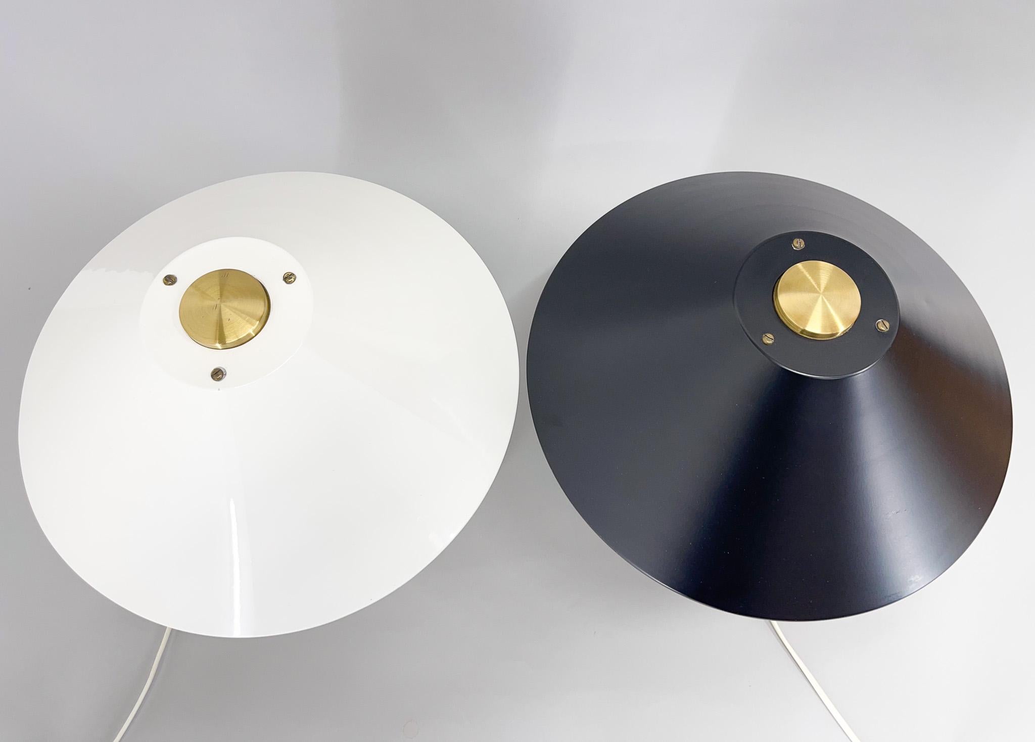 Coppia di lampade da tavolo in ottone e metallo della metà del secolo scorso di Napako, Cecoslovacchia in vendita 5