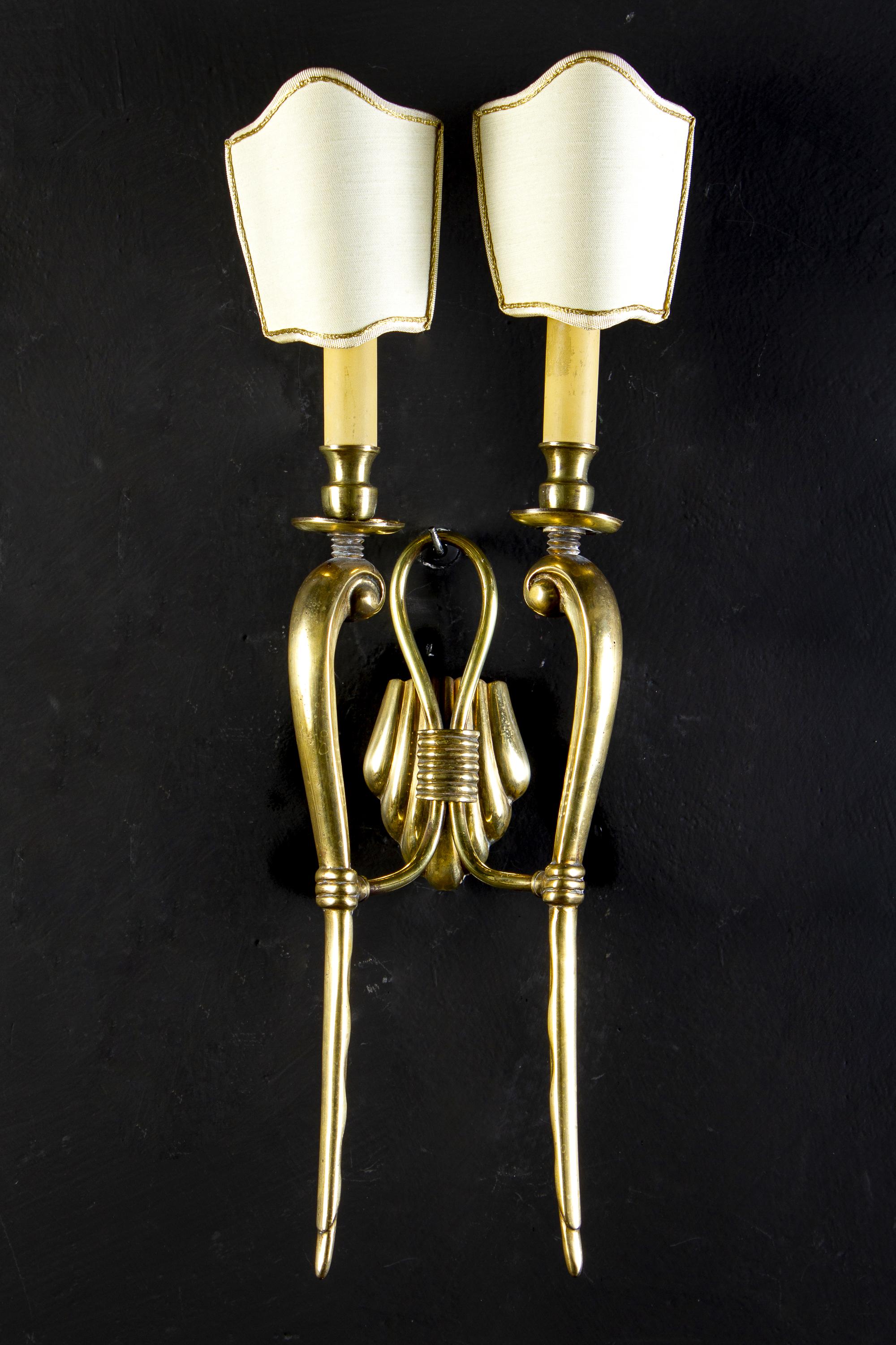 Mid-Century Modern Pair of Midcentury Brass Scones or Wall Lights Italy Guglielmo Ulrich Style 1940 For Sale