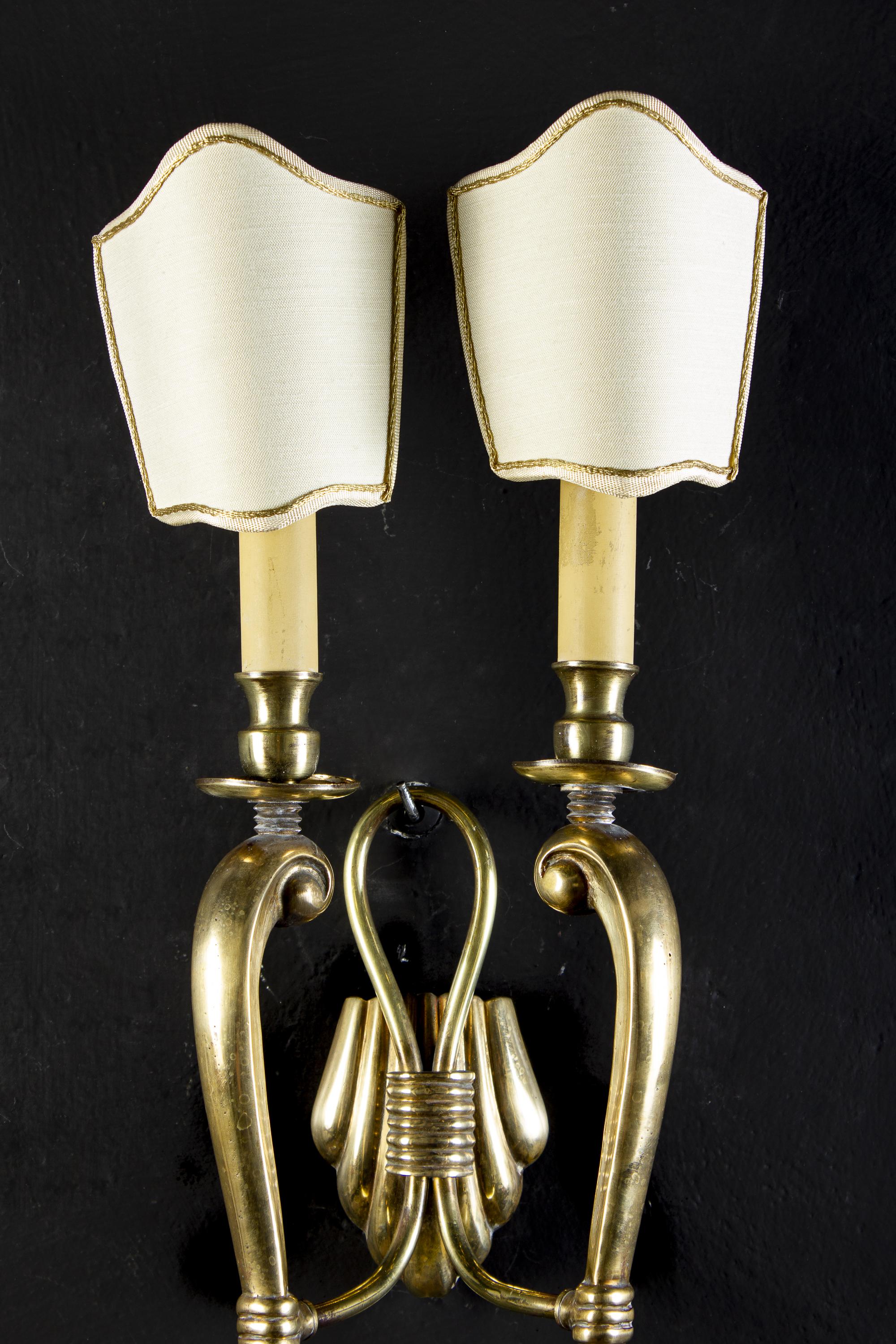 Italian Pair of Midcentury Brass Scones or Wall Lights Italy Guglielmo Ulrich Style 1940 For Sale