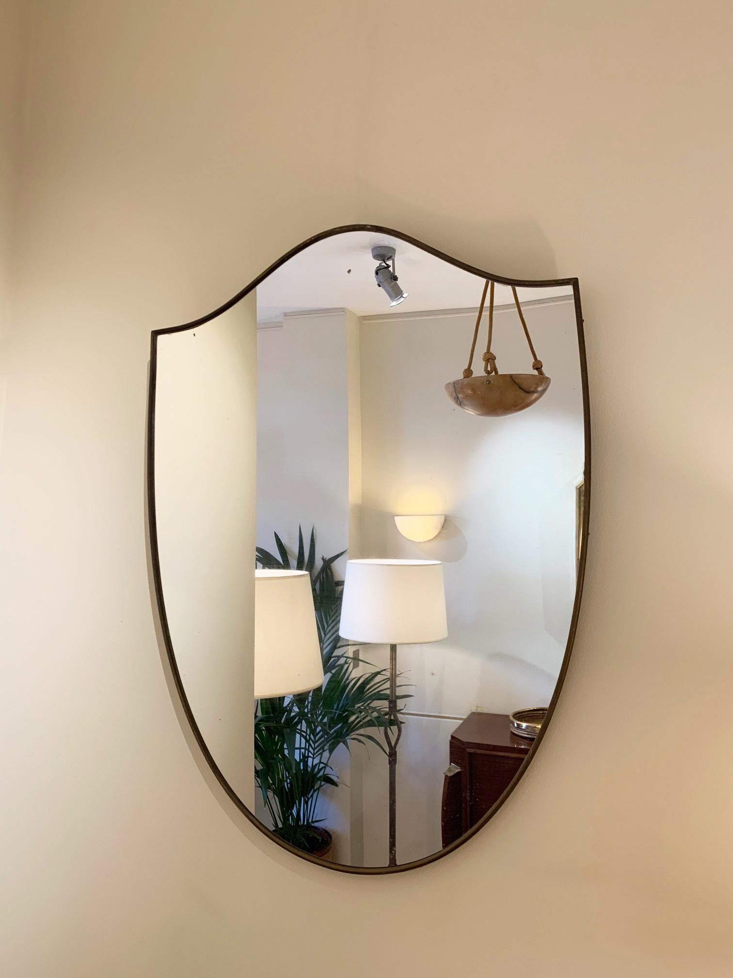 Pair of Midcentury Brass Shield Mirrors In Good Condition In London, GB