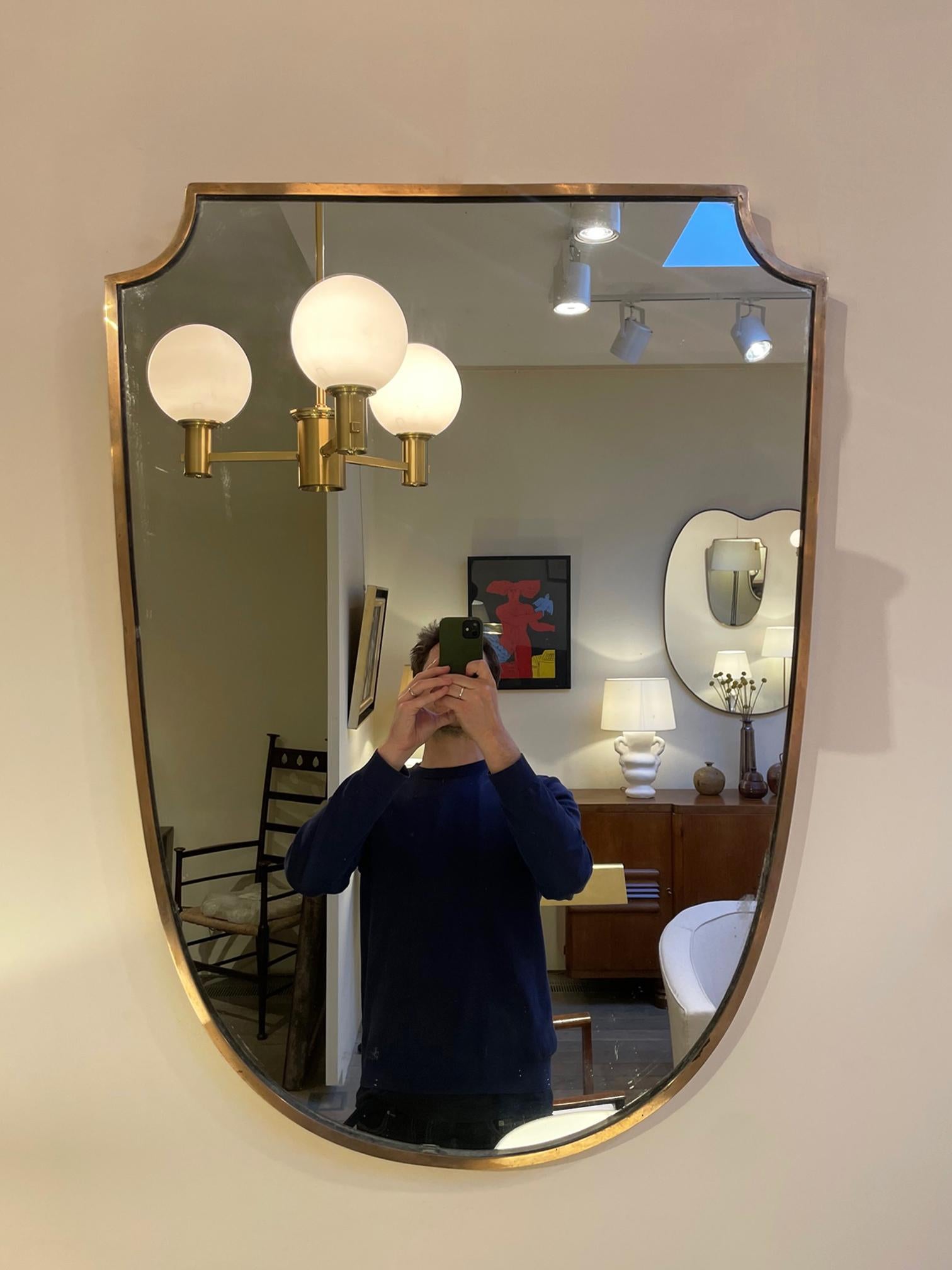 Pair of Midcentury Brass Shield Mirrors In Good Condition In London, GB