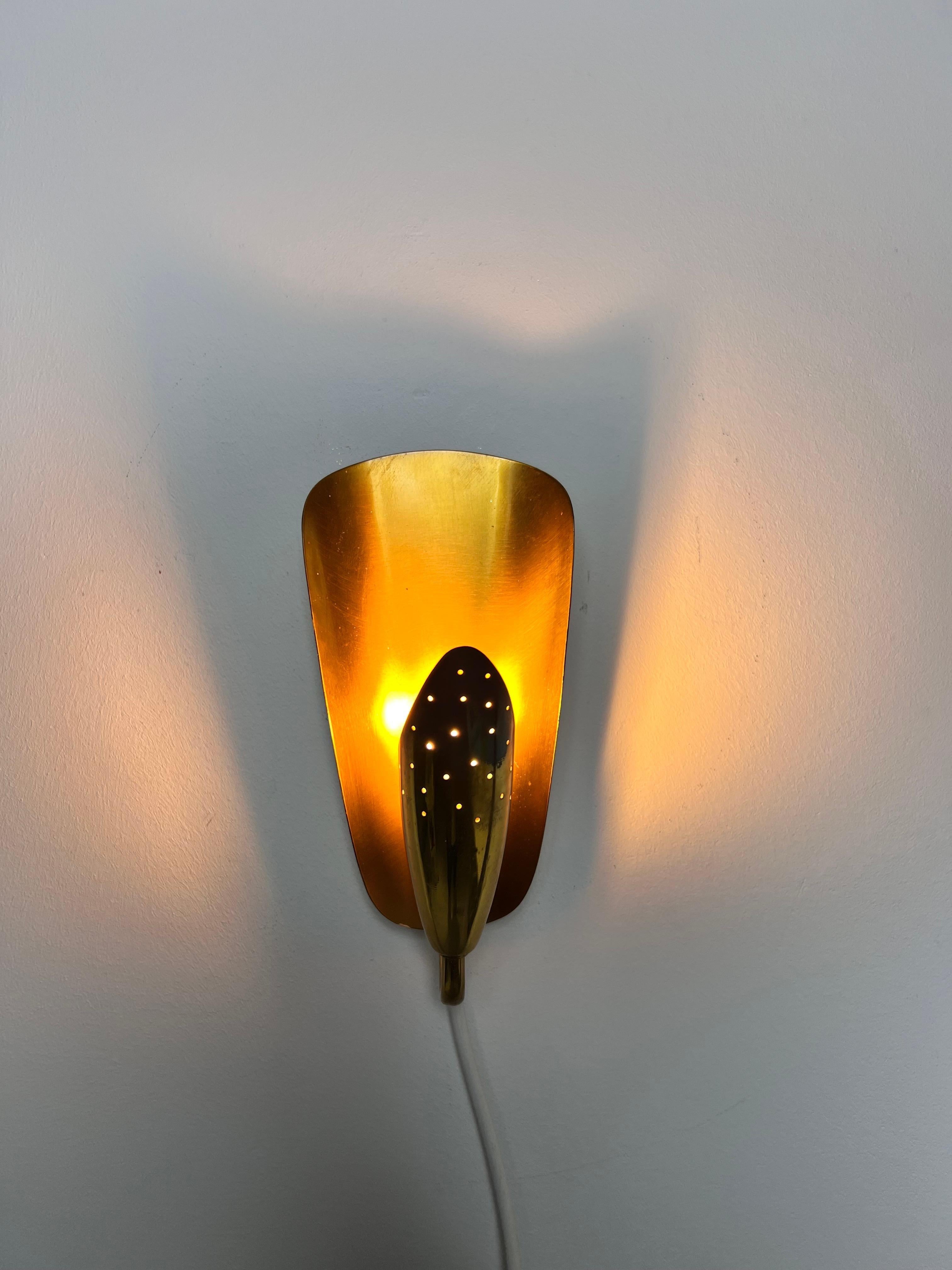 Pair of Mid-Century Brass Wall Lamps, Italy, 1960s 7