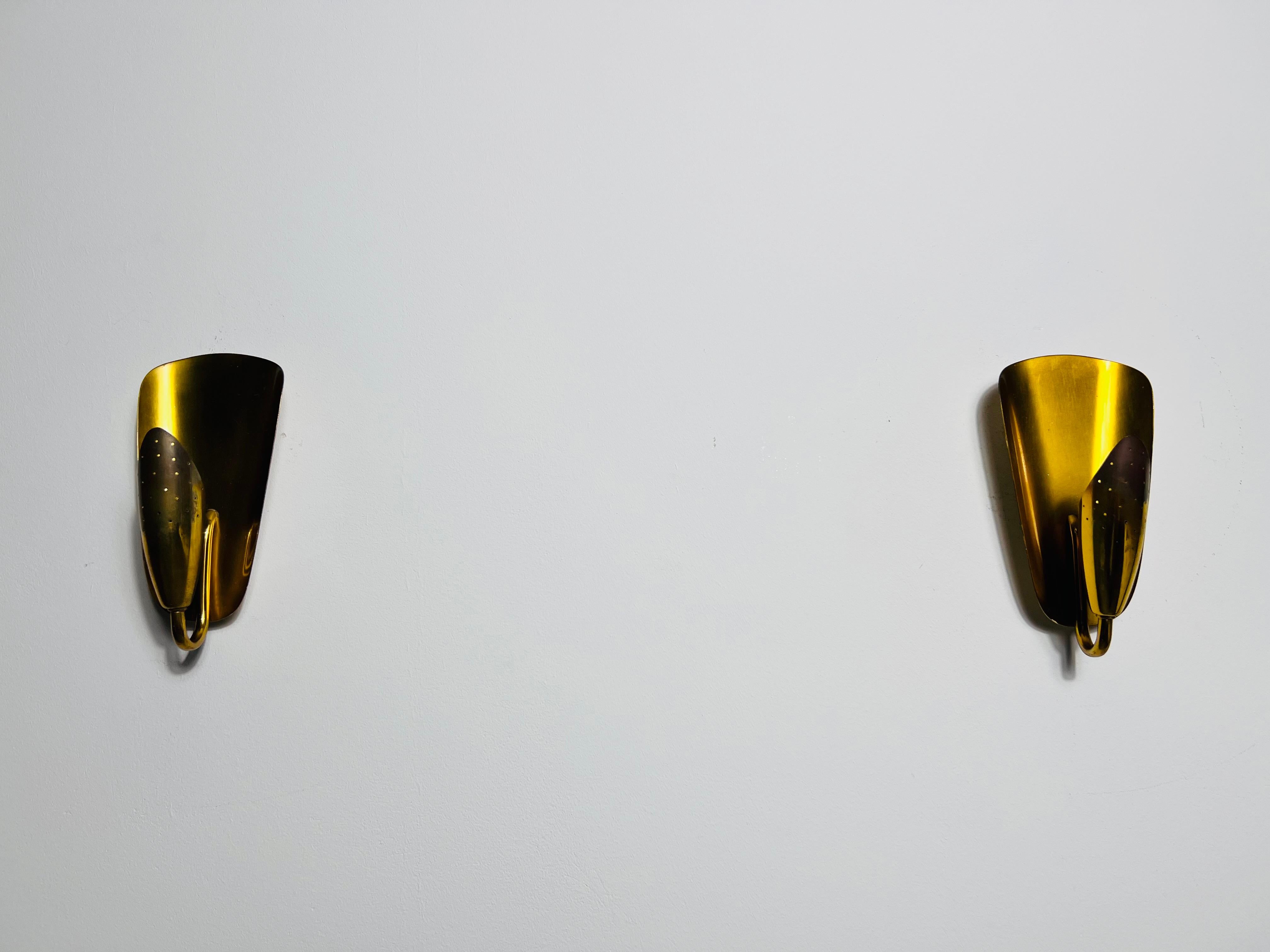 Mid-Century Modern Pair of Mid-Century Brass Wall Lamps, Italy, 1960s
