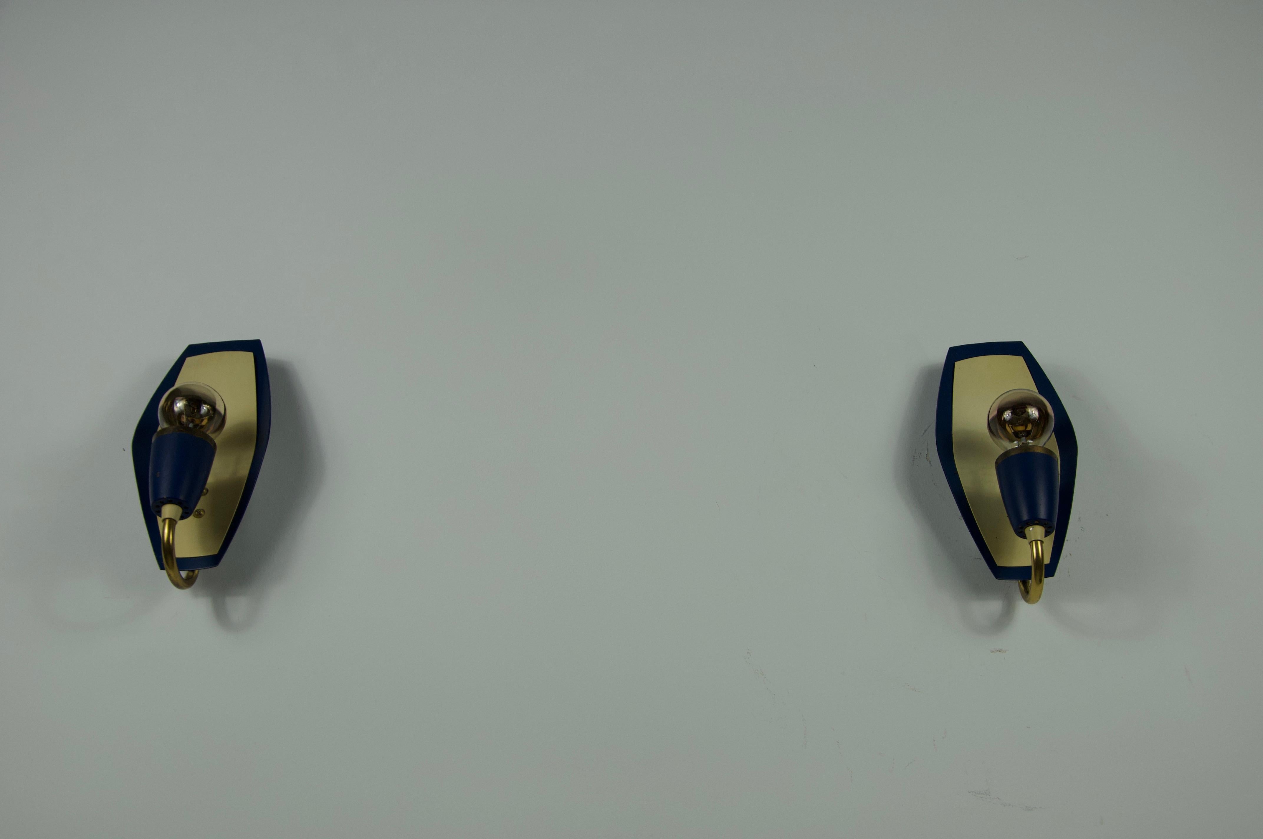 Paire d'appliques en laiton du milieu du siècle, Italie, années 1960 en vente 1