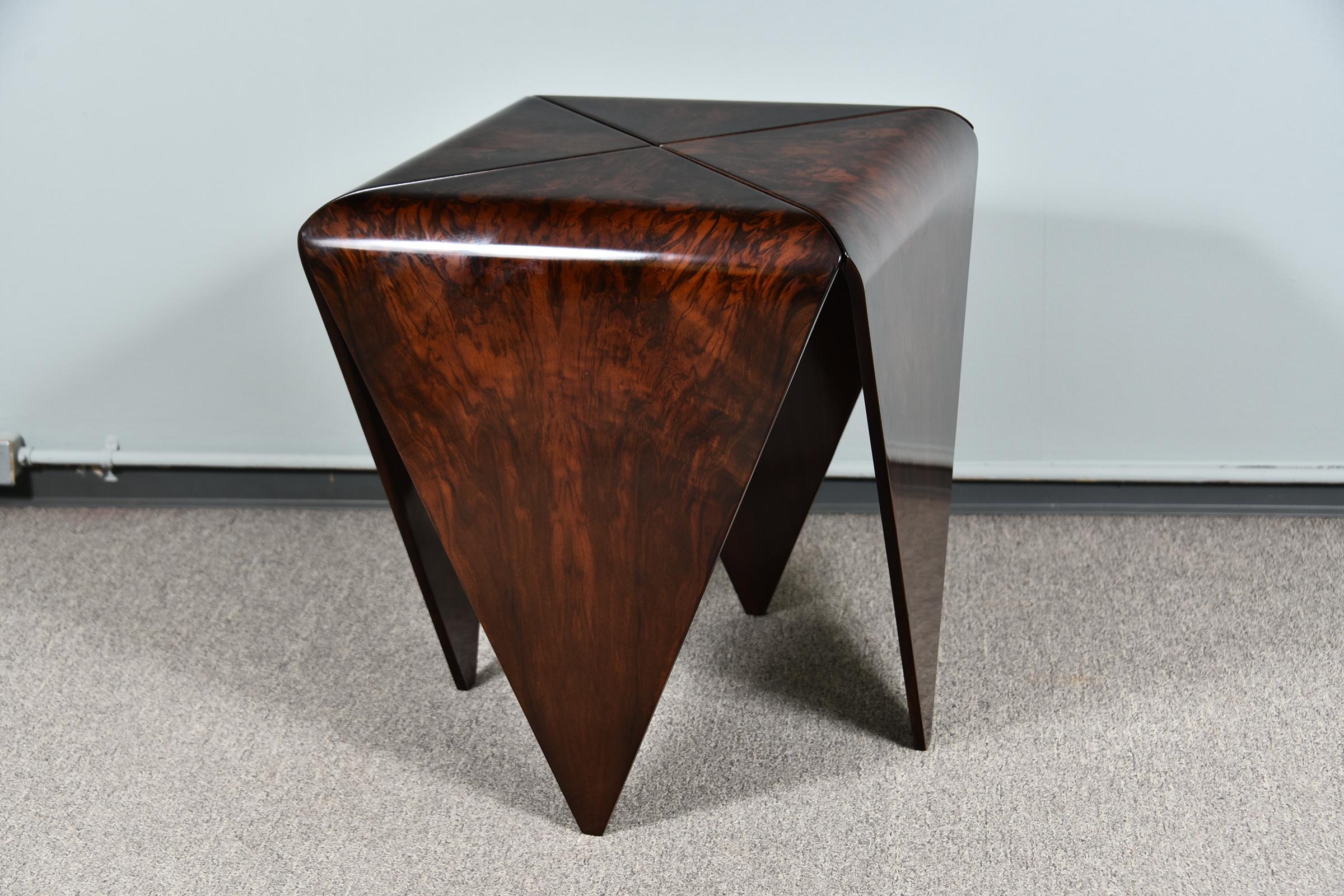 Midcentury Brazilian side table in walnut
Attributed to Jeorge Zalszupin Atelier
Very unique side tables are composed out of 4 pieces of wood. Tabletop has square form and legs are continuation of the tabletop.
Highly polished walnut wood