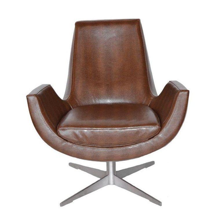 Coppia di sedie di metà secolo in pelle marrone con base in metallo. Italia, anni '70. In condizioni ottime in vendita a Los Angeles, CA
