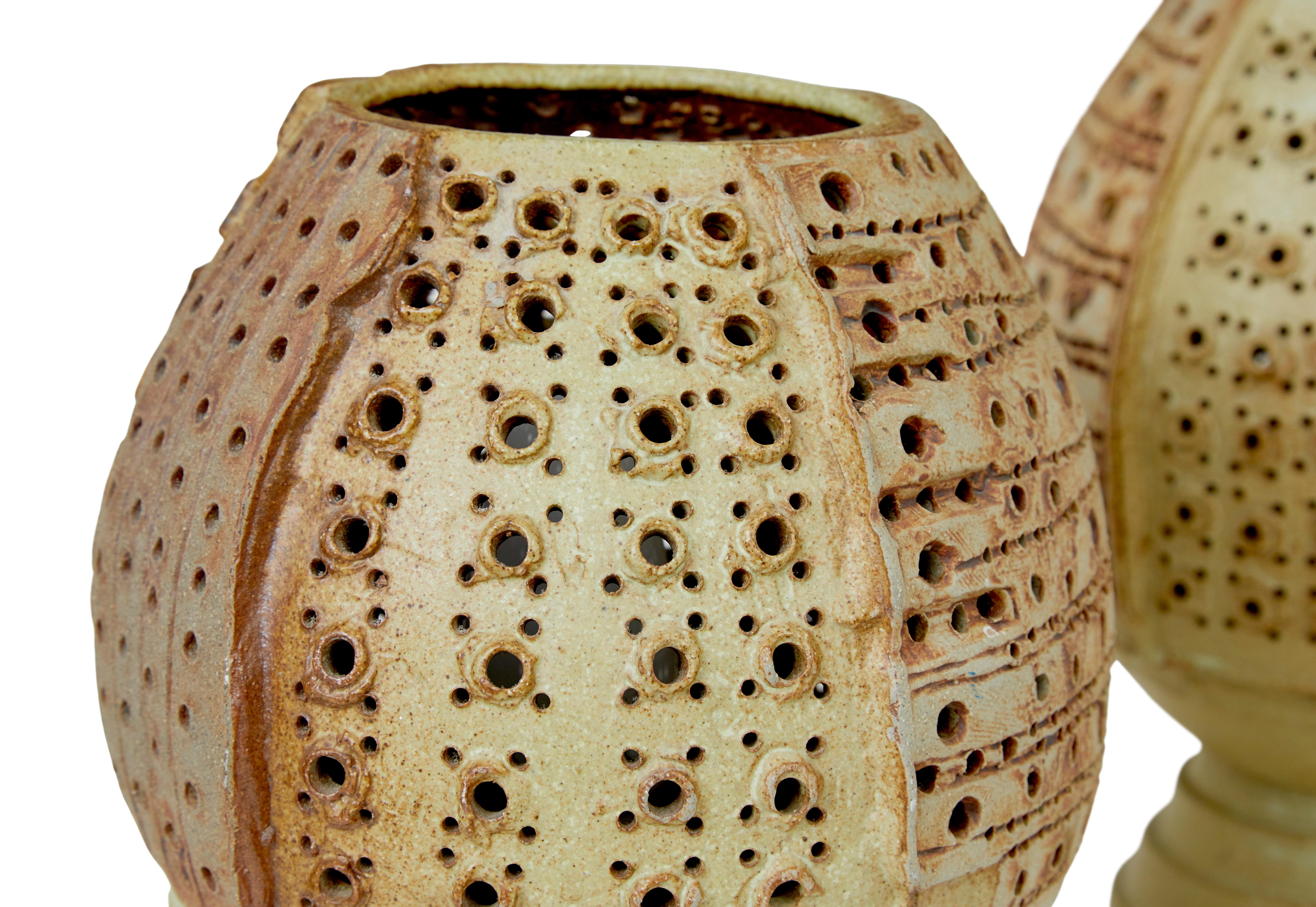 Paire de lampes brutalistes en céramique du milieu du siècle dernier par Bernard Rooke Bon état - En vente à Debenham, Suffolk