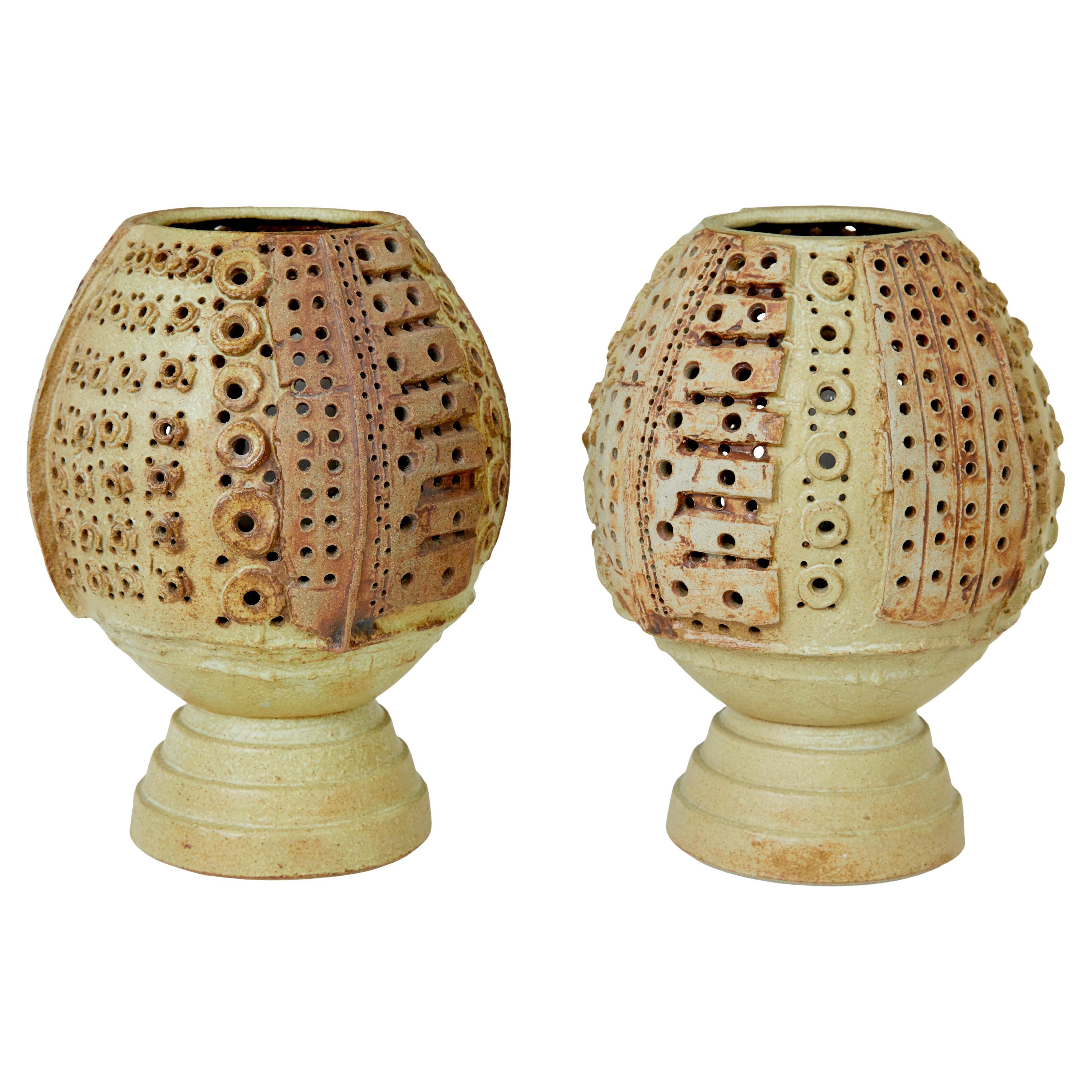 Coppia di lampade in ceramica brutalista di metà secolo di Bernard Rooke