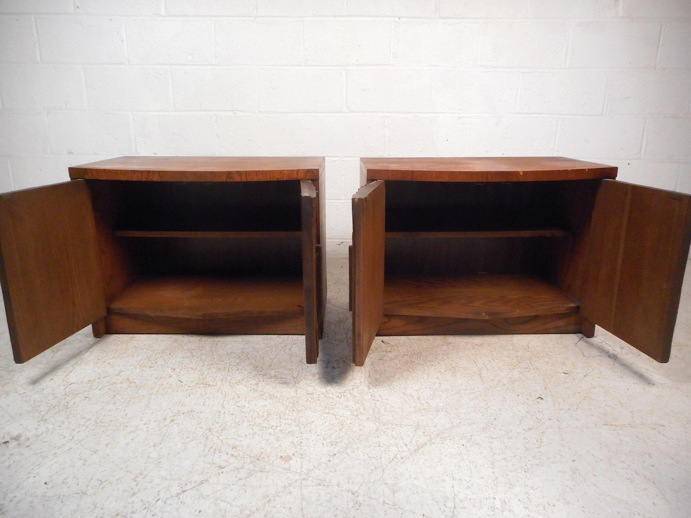 Pair of Midcentury Brutalist Style Nightstands In Good Condition In Brooklyn, NY