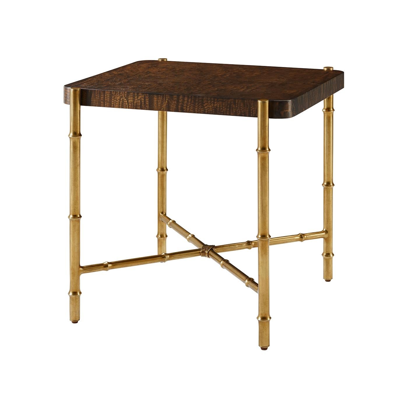 Mid-Century Modern Paire de tables d'appoint en loupe du milieu du siècle dernier en vente