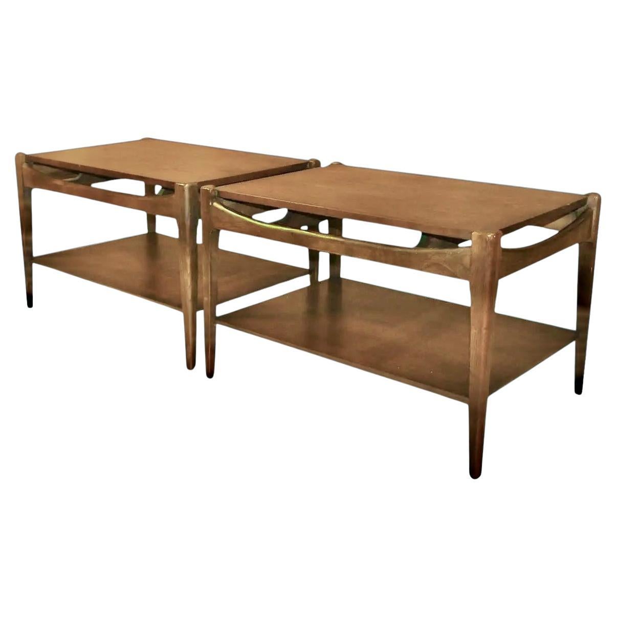 Paar dänisch inspirierte Mid-Century-Beistelltische aus Nussbaumholz von Bassett, Mid-Century