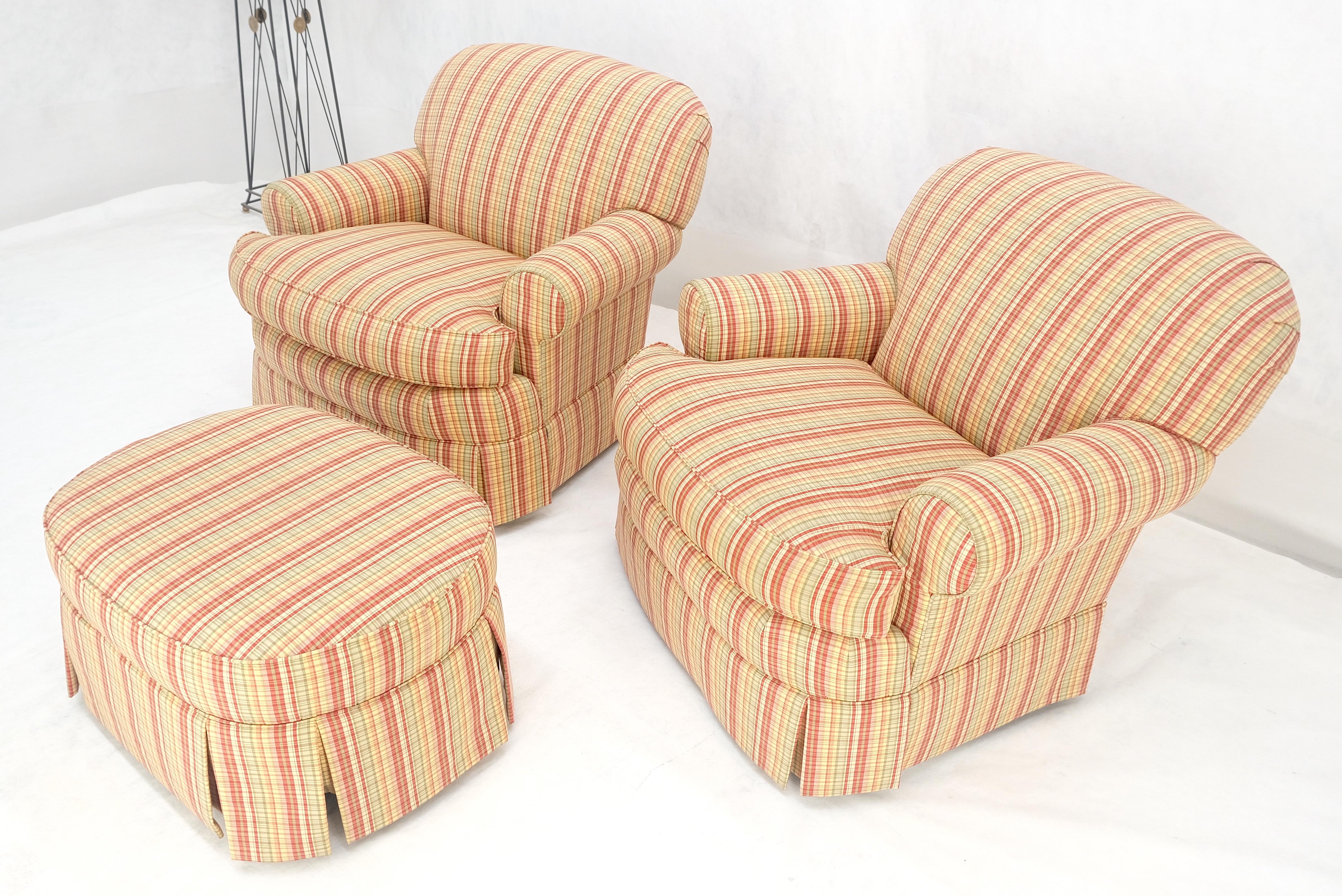 Tissu d'ameublement Paire de chaises longues en tissu rayé du milieu du siècle dernier, c1970, assorties d'un pouf MINT en vente