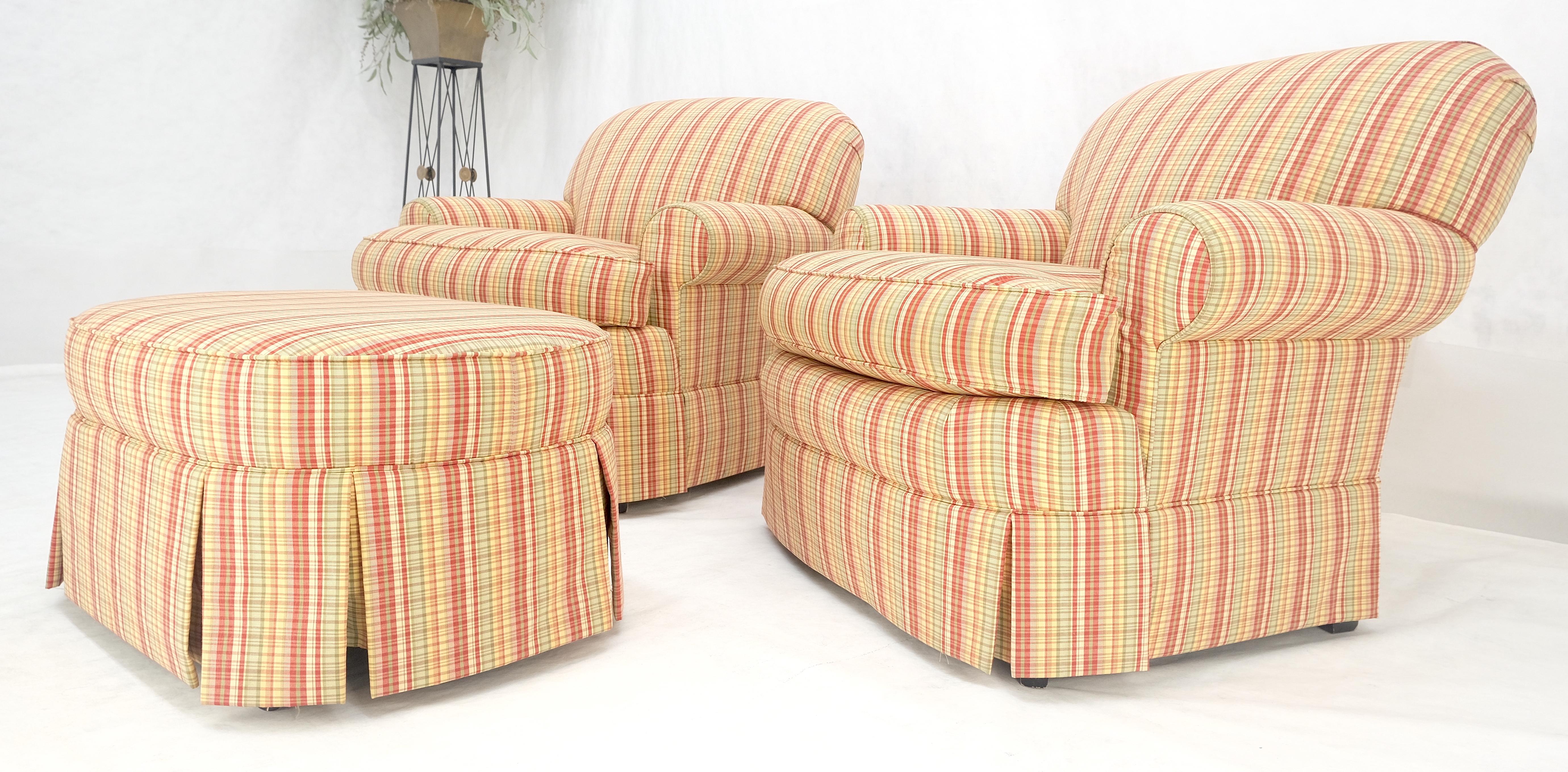Paire de chaises longues en tissu rayé du milieu du siècle dernier, c1970, assorties d'un pouf MINT en vente 1