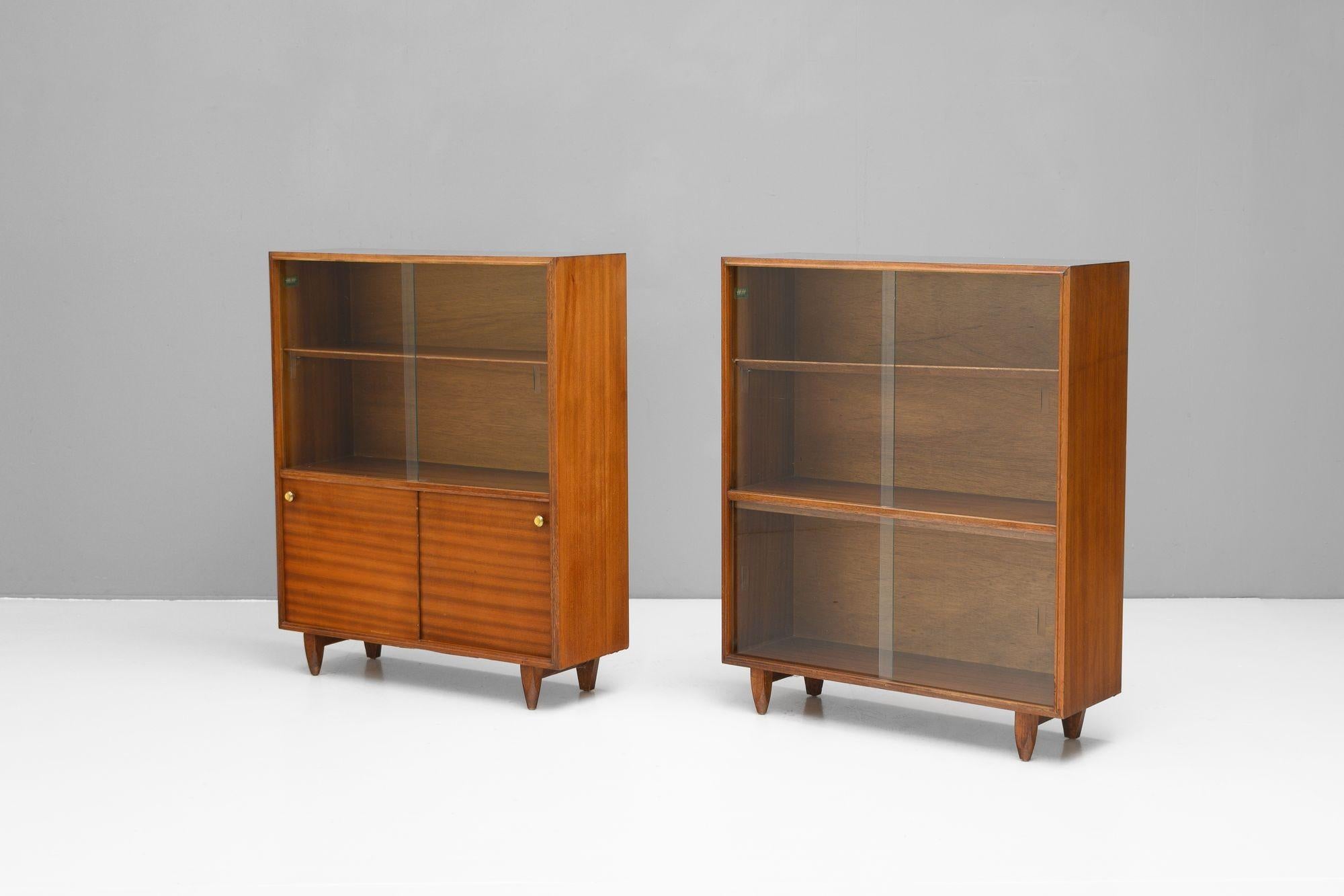 Mid-Century Modern Paire d'armoires du milieu du siècle dernier en vente