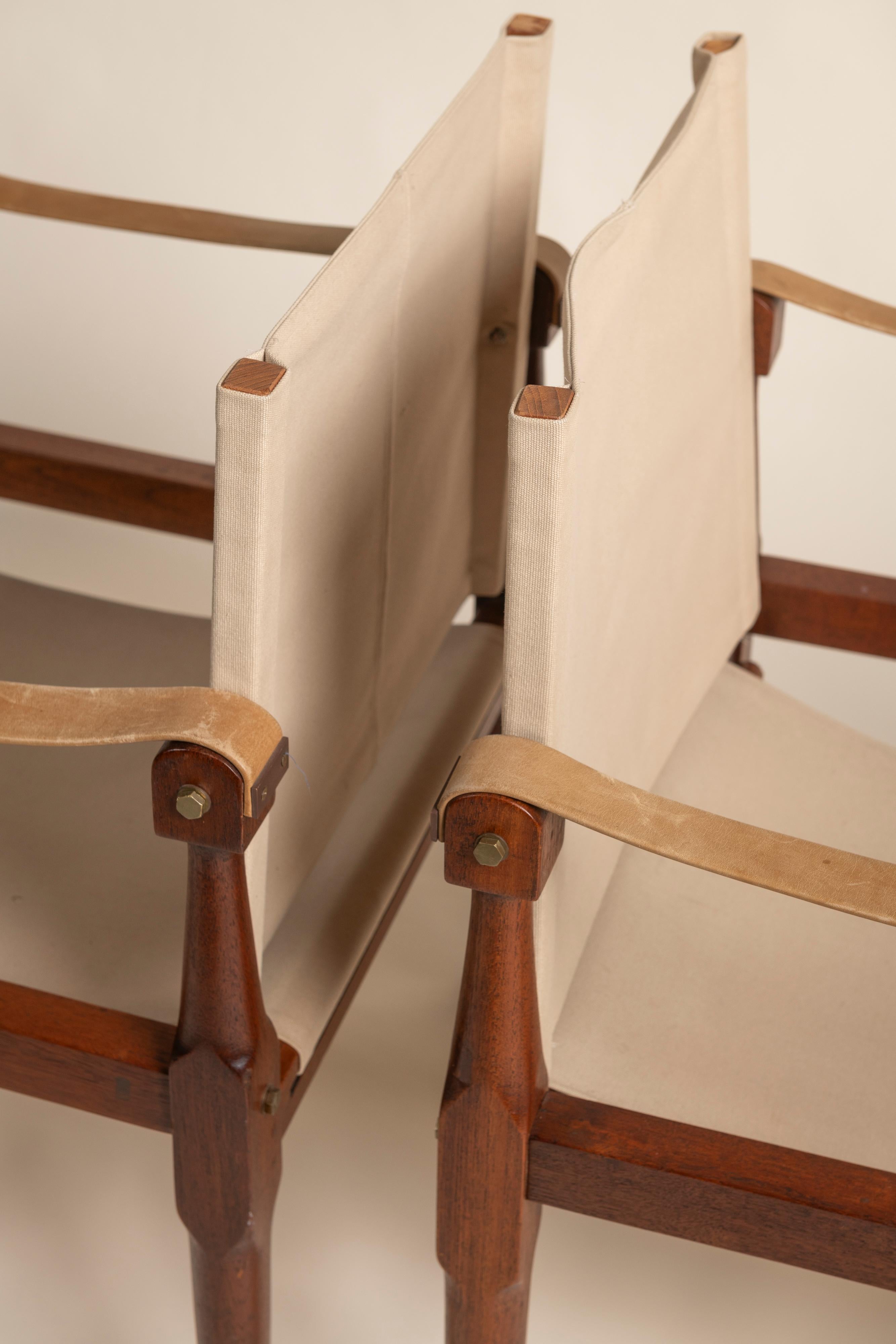 Laiton Paire de chaises de campagne du milieu du siècle dans le style de Kaare Klint, Danemark, 1960 en vente
