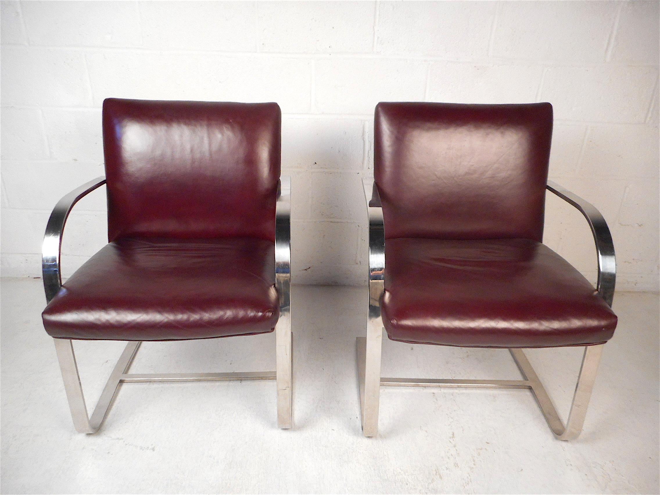 Pair of Mid-Century Cantilever Chairs In Good Condition In Brooklyn, NY