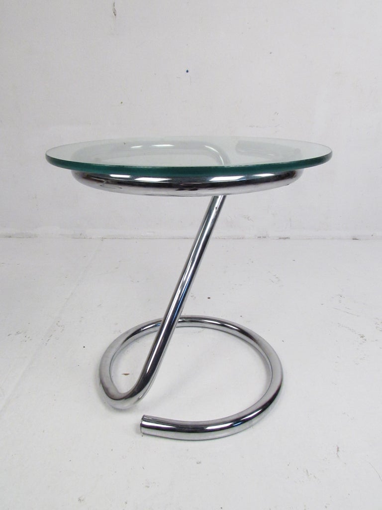 Late 20th Century Pair of Midcentury Cantilever Chrome End Tables For Sale