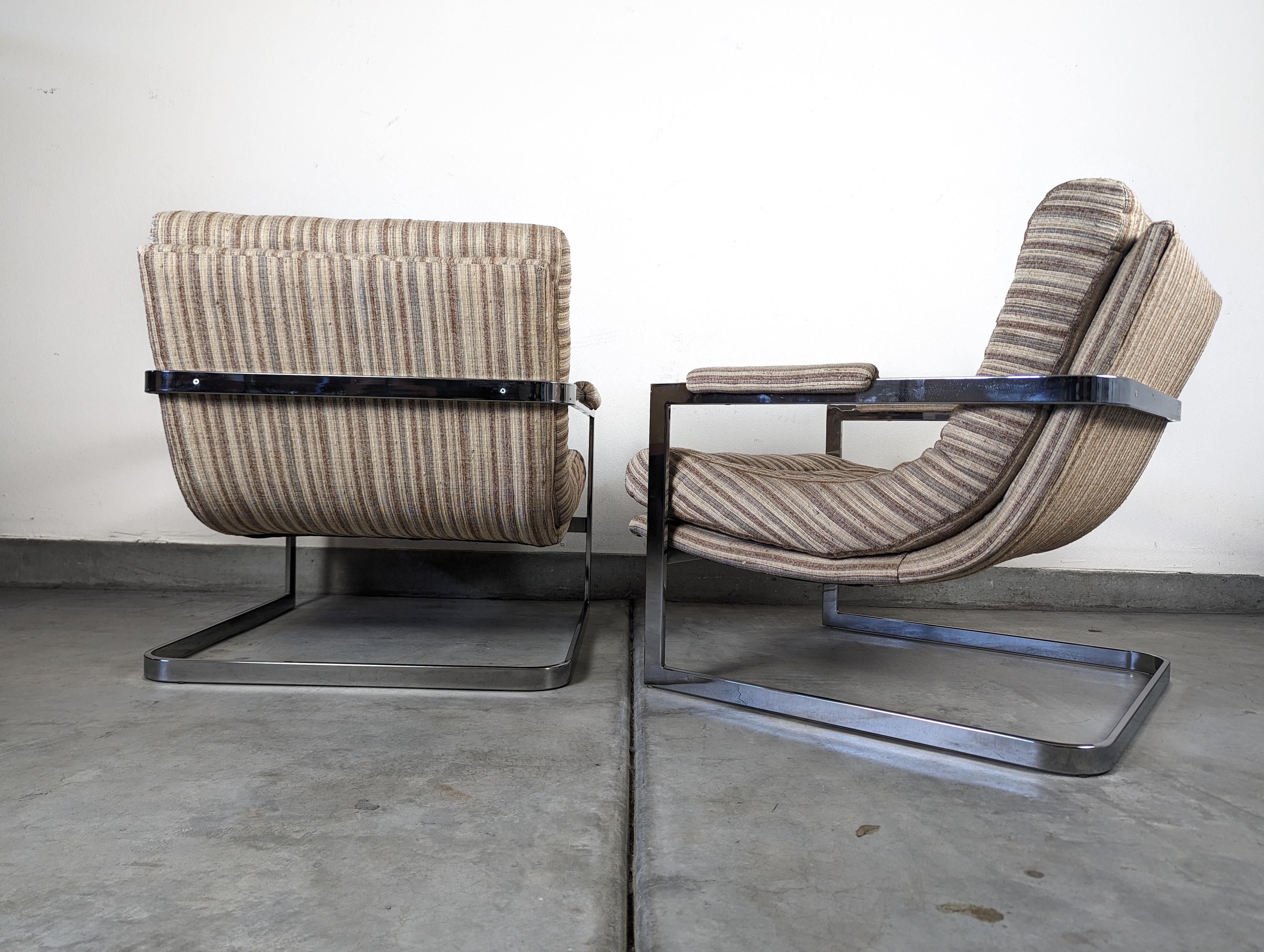 Pair of Mid Century Cantilevered Scoop Chairs - Style of Milo Baughman, c1970s 4