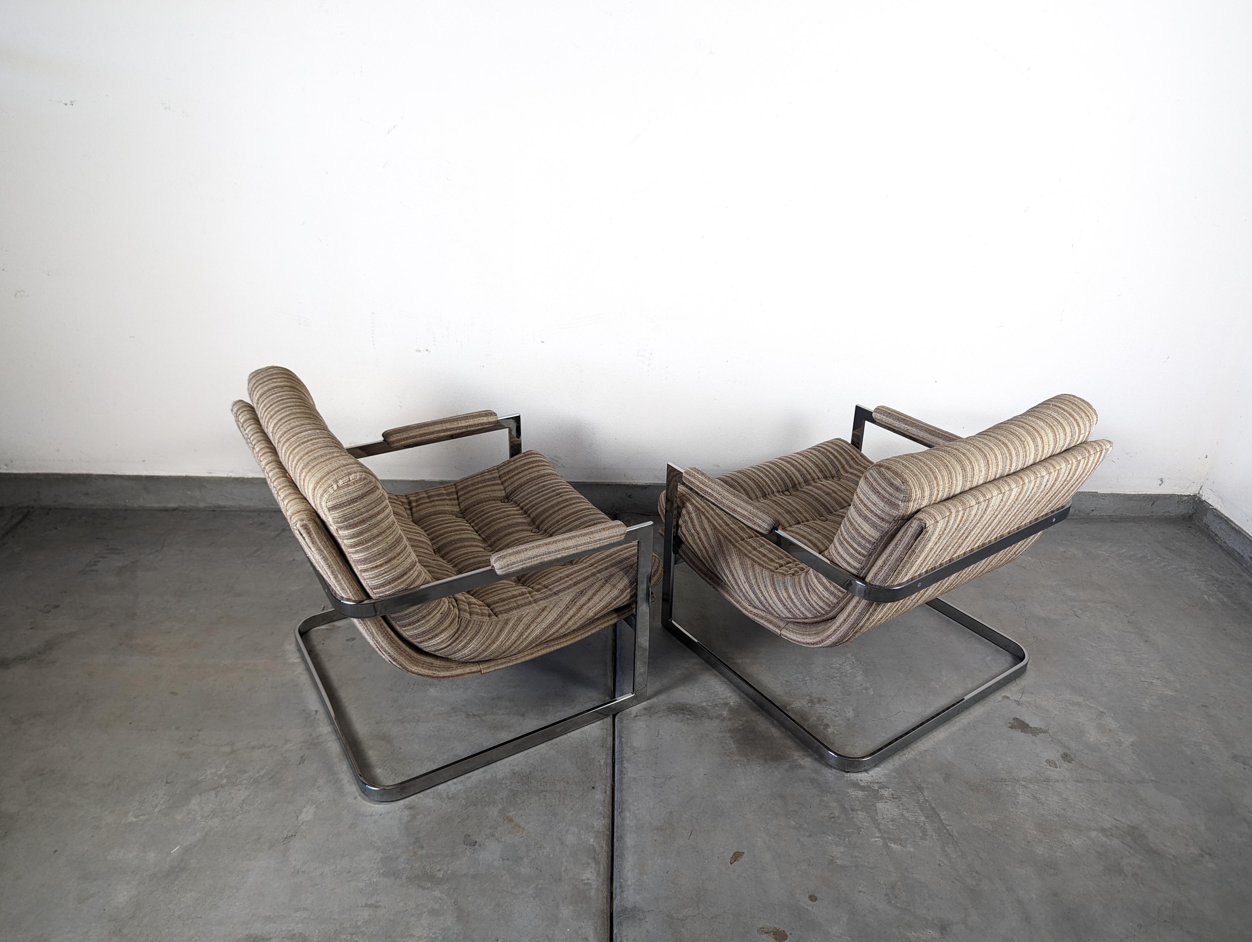 Mid-Century Modern Pair of Mid Century Cantilevered Scoop Chairs - Style of Milo Baughman, c1970s