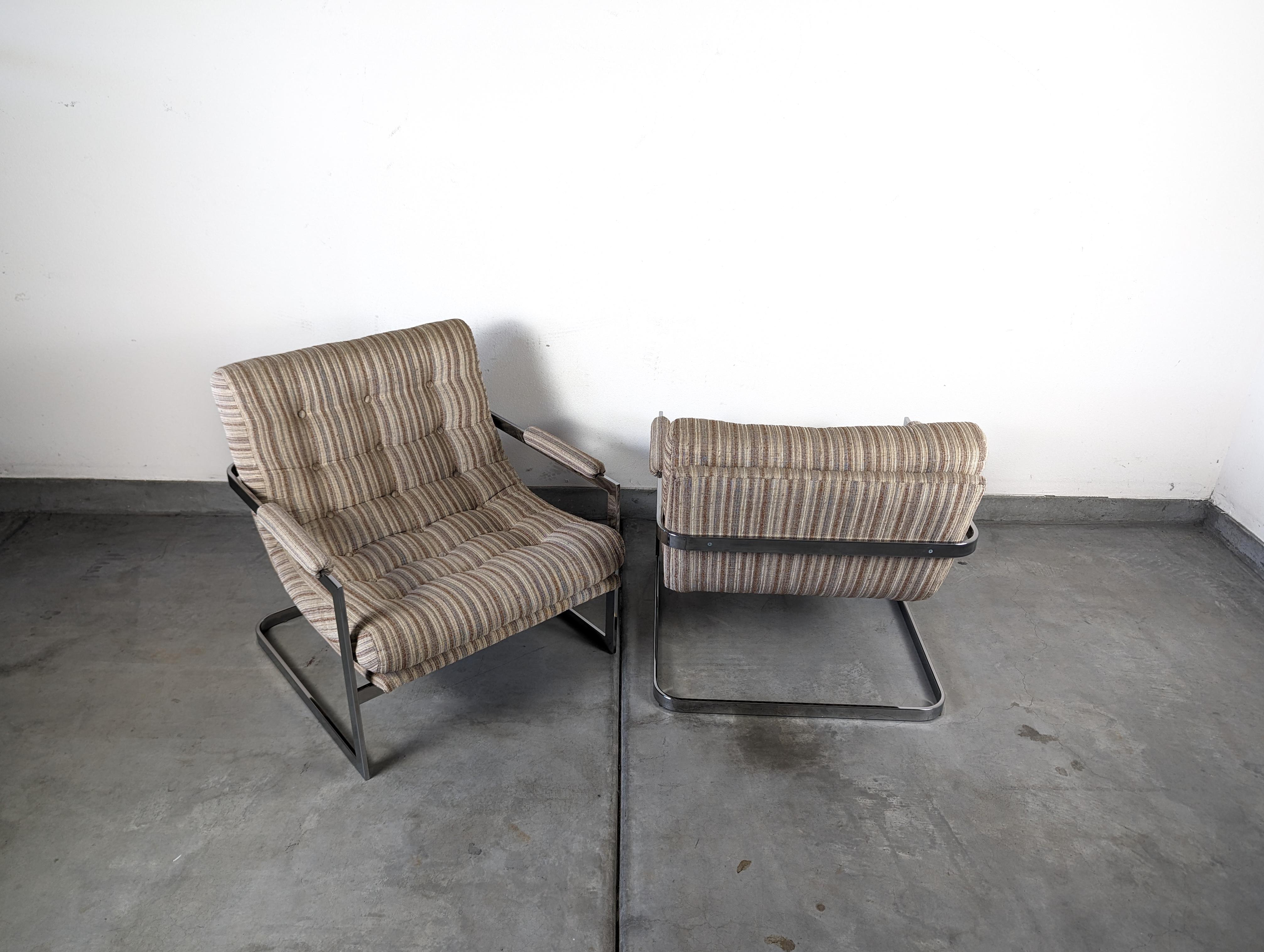 American Pair of Mid Century Cantilevered Scoop Chairs - Style of Milo Baughman, c1970s
