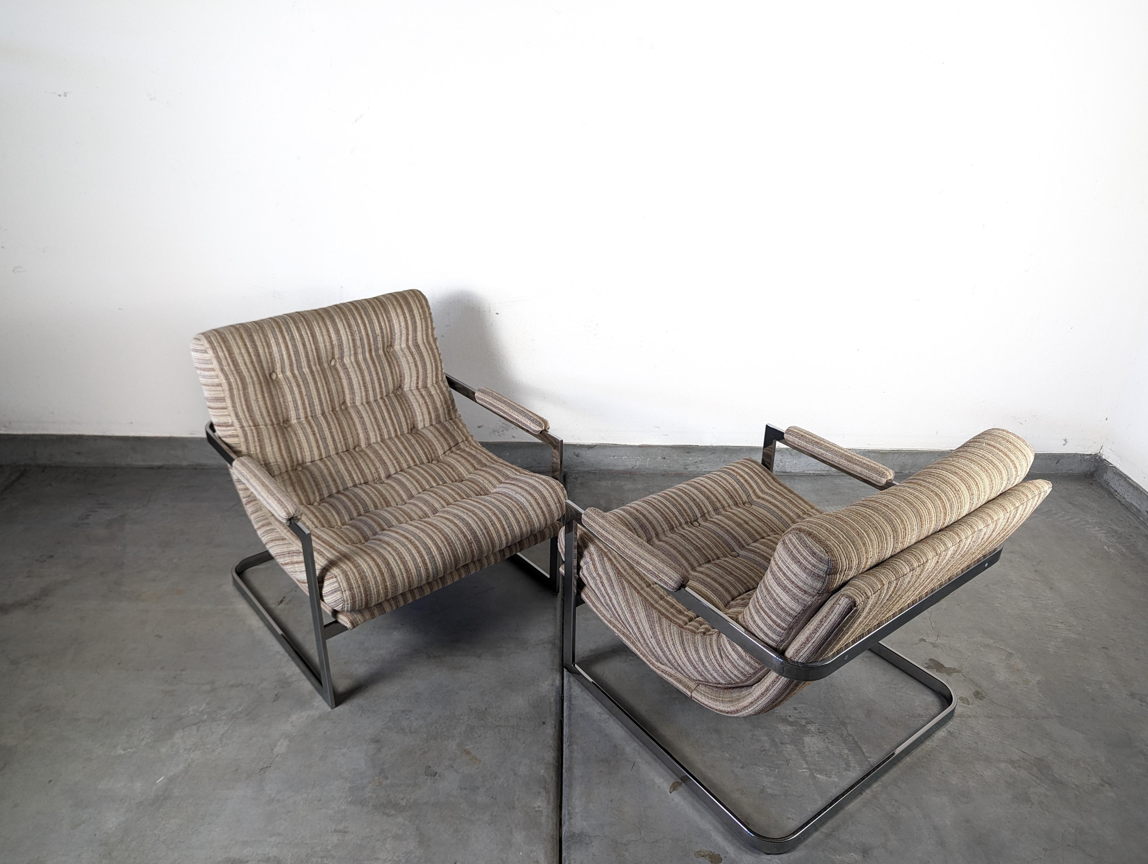 Pair of Mid Century Cantilevered Scoop Chairs - Style of Milo Baughman, c1970s In Good Condition In Chino Hills, CA