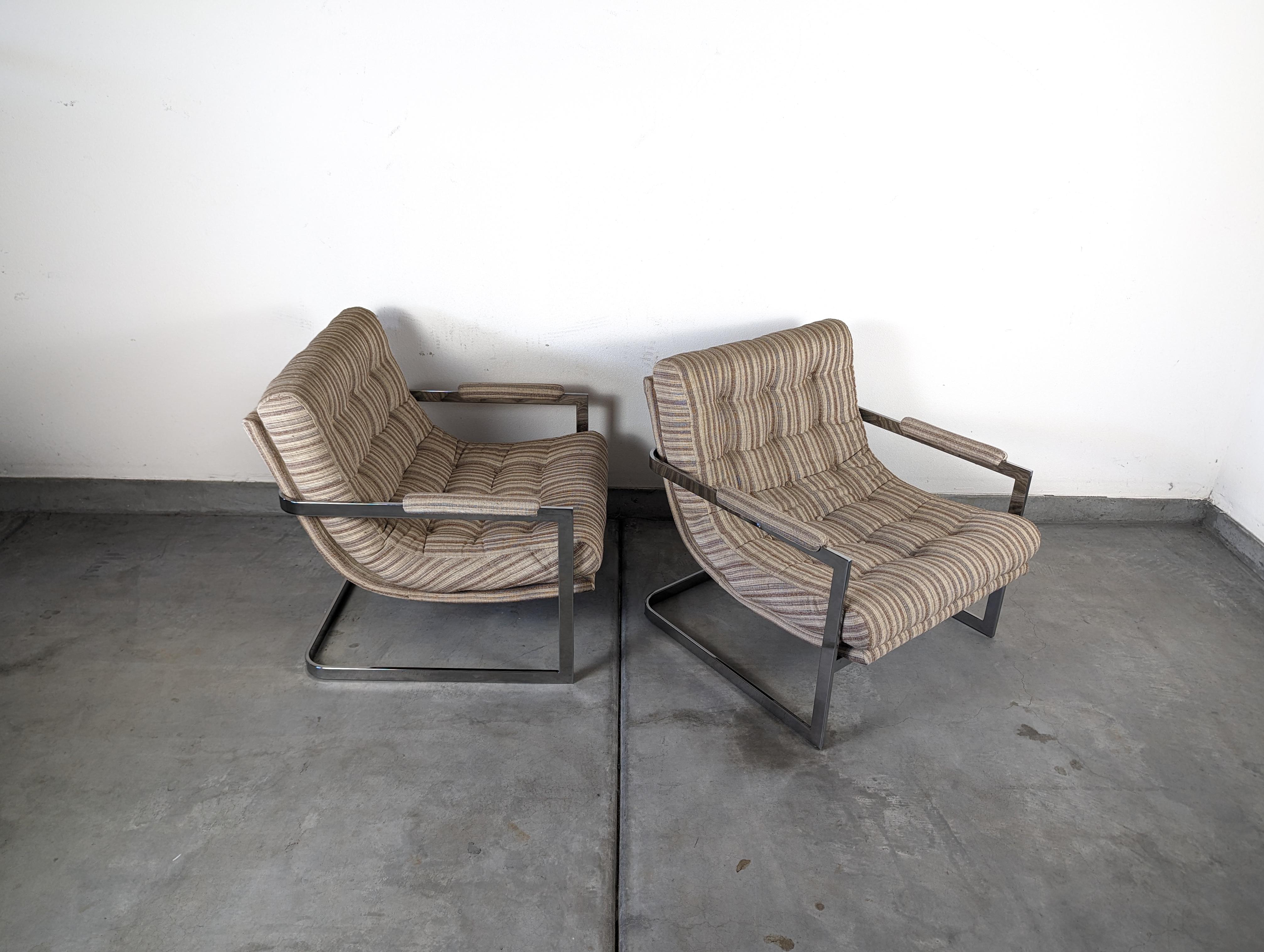 Fabric Pair of Mid Century Cantilevered Scoop Chairs - Style of Milo Baughman, c1970s