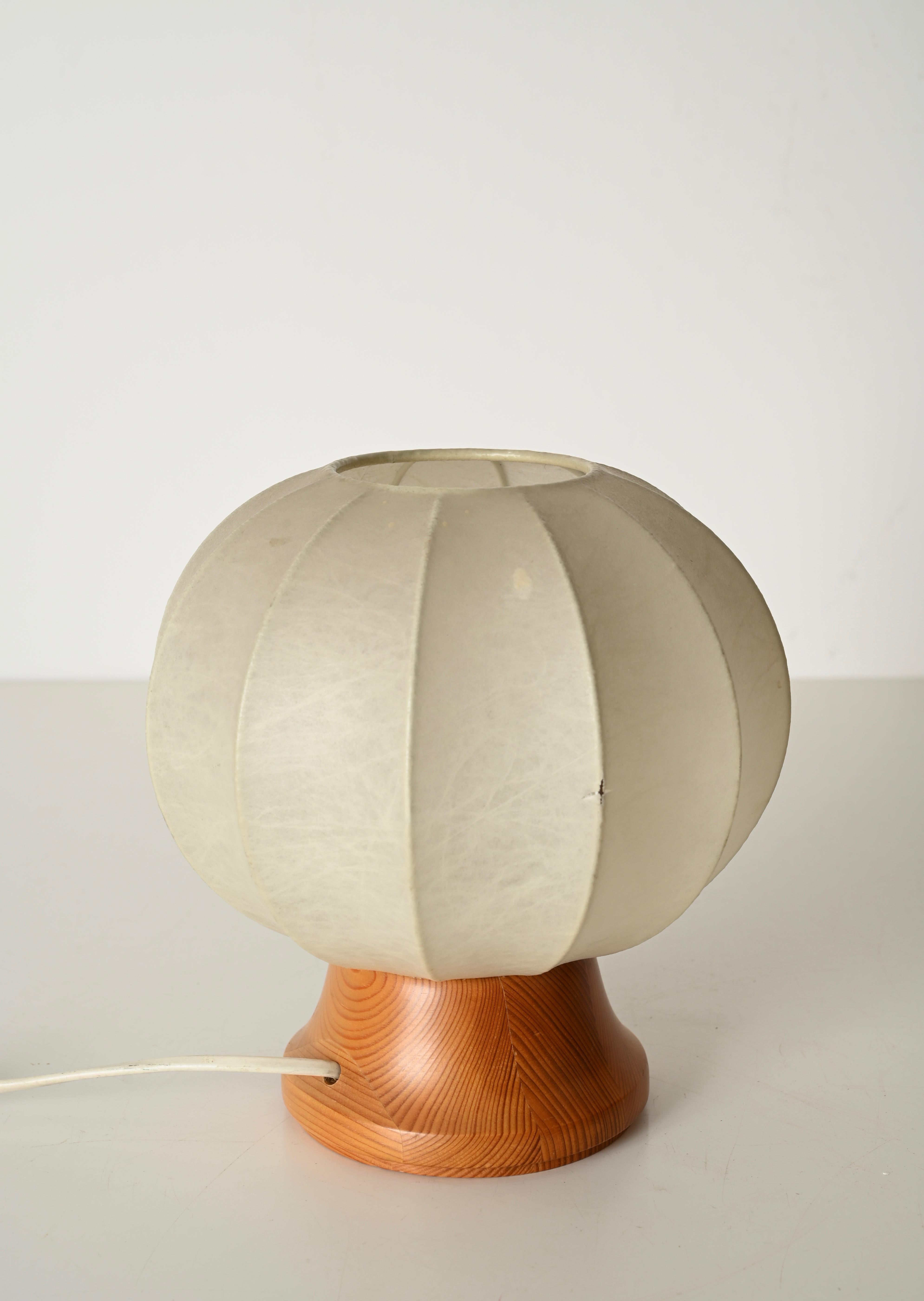 Paire de lampes de table cocon de Castiglioni du milieu du siècle dernier avec base en chêne, Italie années 1960 en vente 1