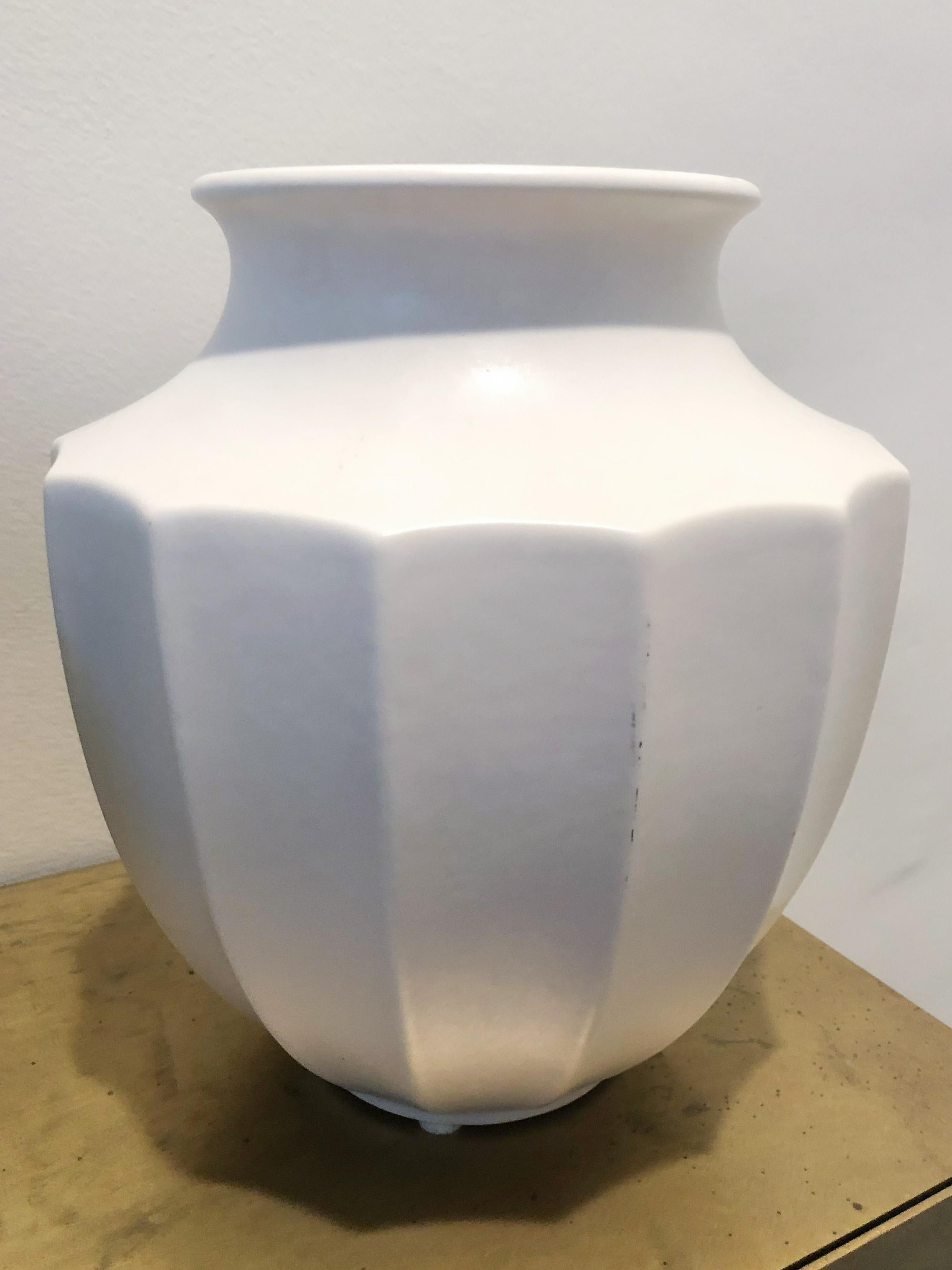 Paar Keramikgefäße aus der Mitte des Jahrhunderts in Schwarz und Weiß im Angebot 5