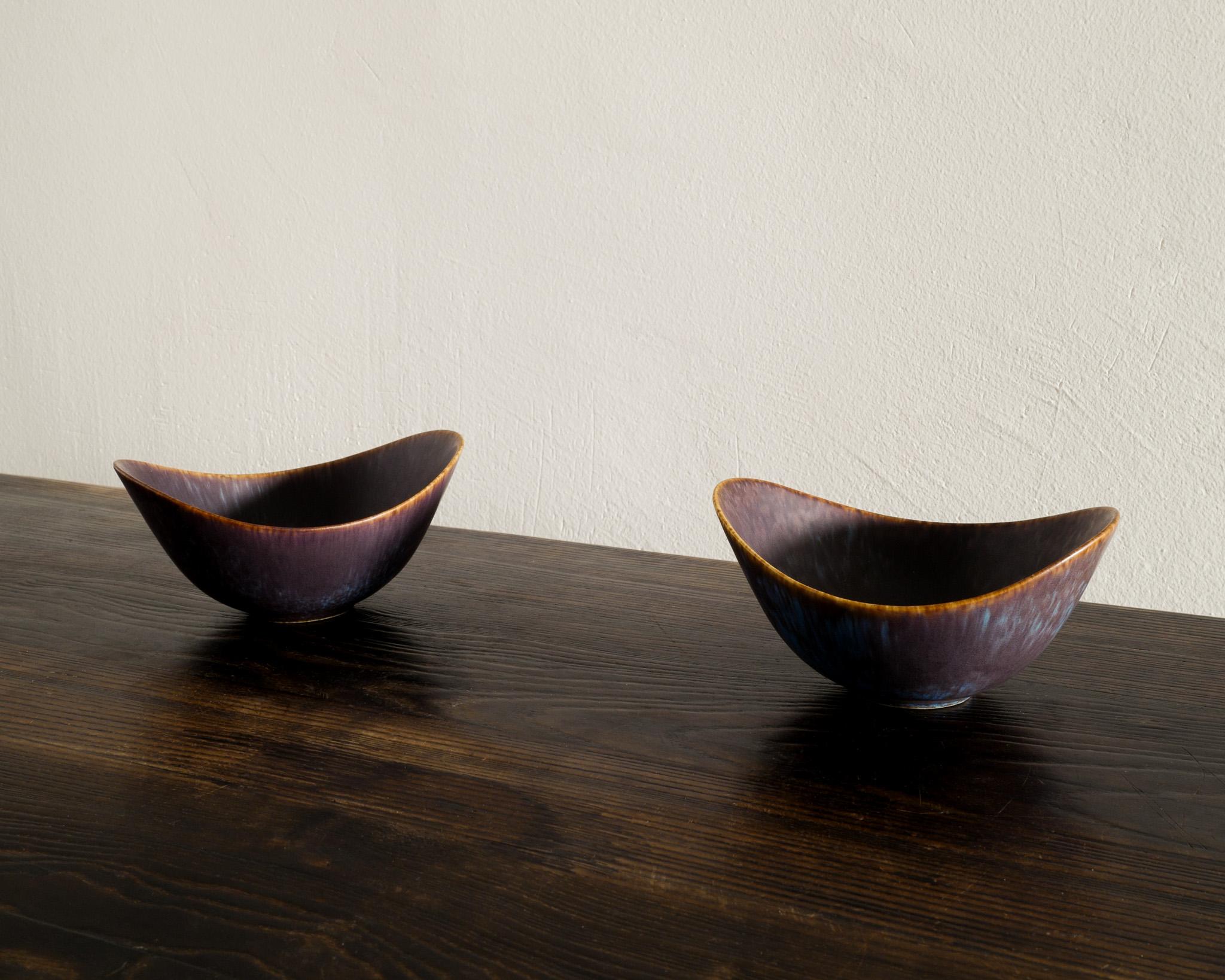 Rare pair of ceramic / stoneware bowls in blue brown glaze by Gunnar Nylund produced by Rörstrand Sweden 1950s. In good condition. Signed 