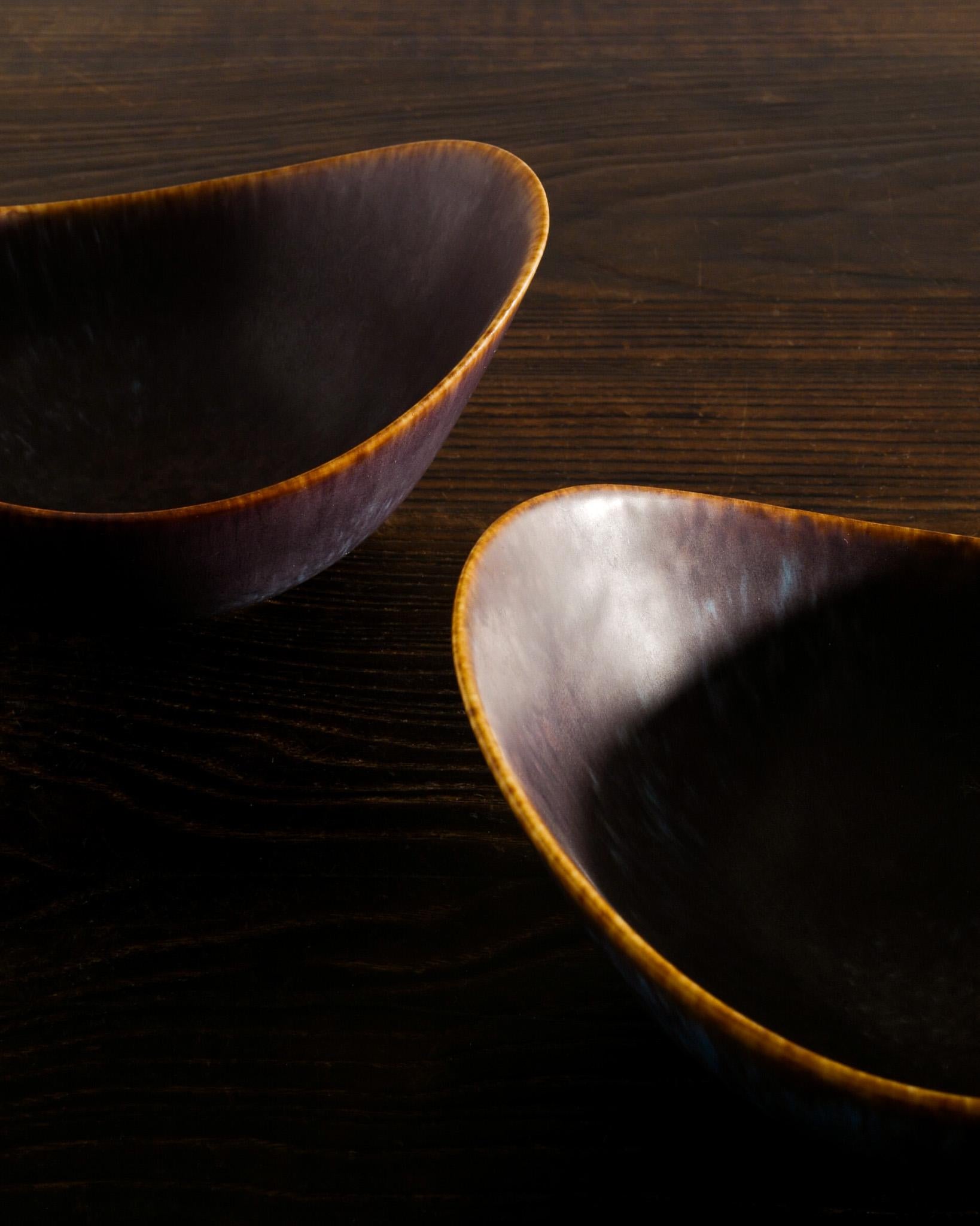 Pair of Mid Century Ceramic Bowls by Gunnar Nylund for Rörstrand Sweden, 1950s In Good Condition For Sale In Stockholm, SE