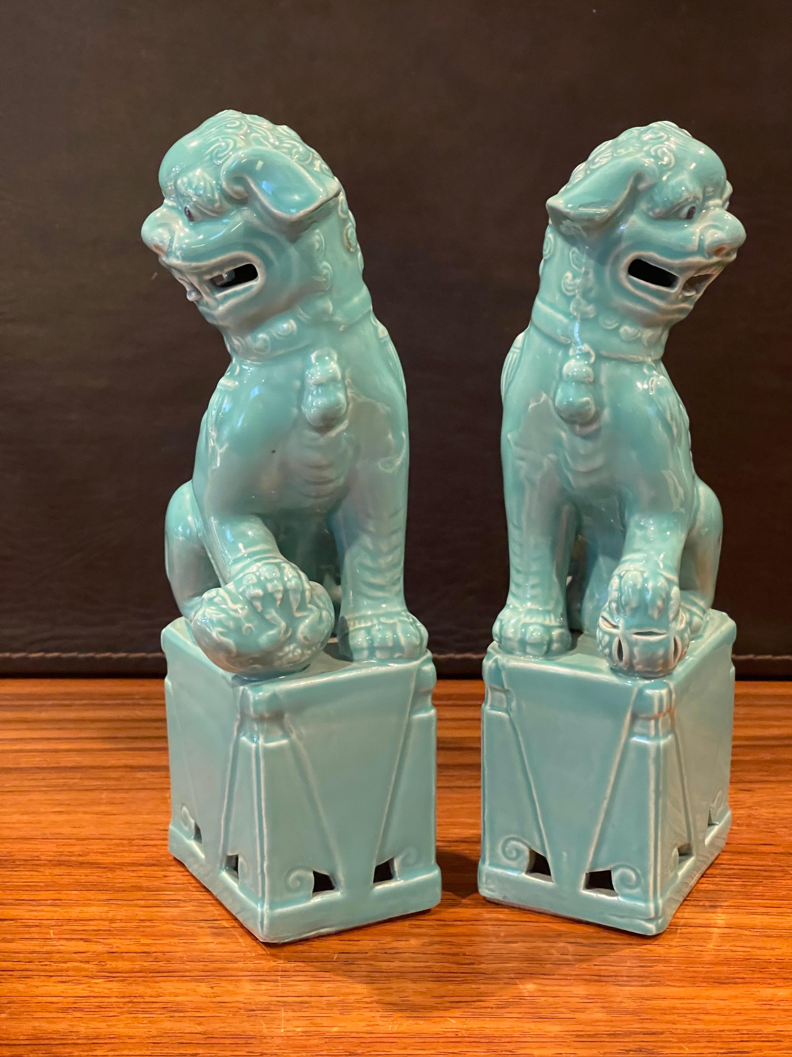 Chinese Pair of Midcentury Ceramic Foo Dogs / Bookends
