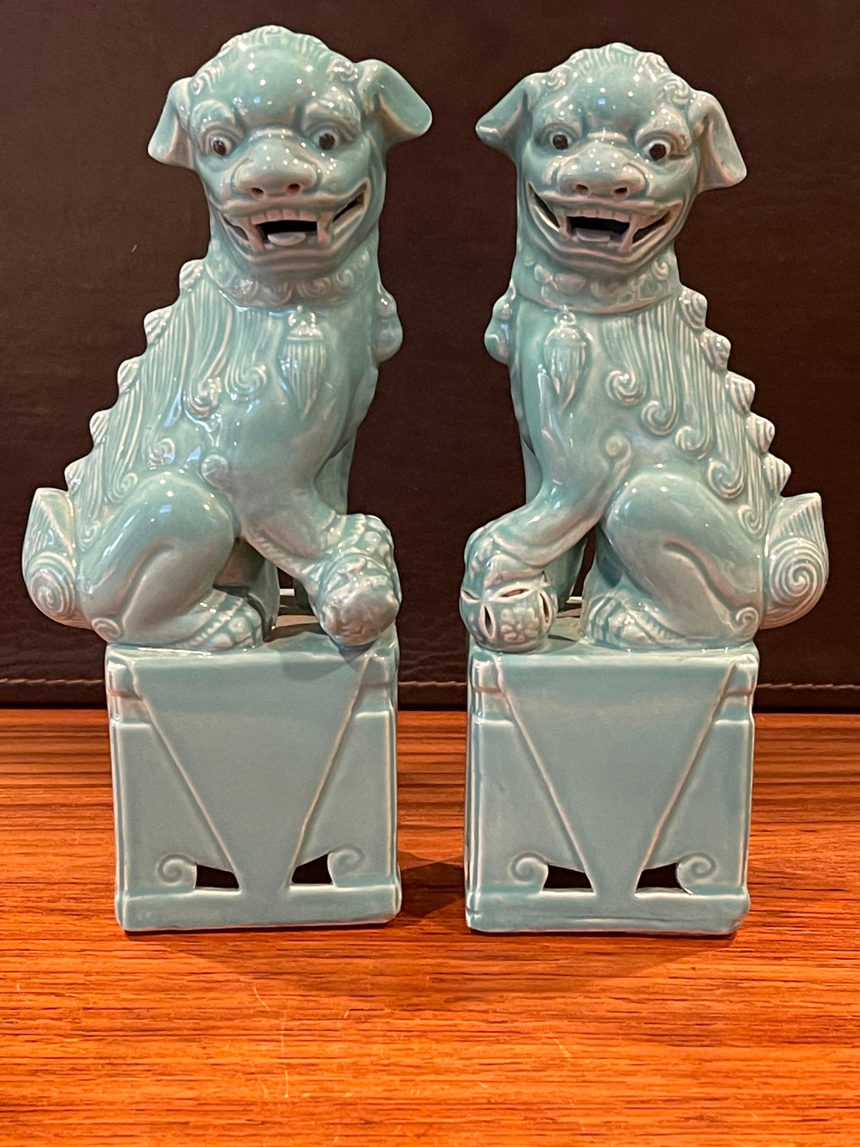 Pair of Midcentury Ceramic Foo Dogs / Bookends 1