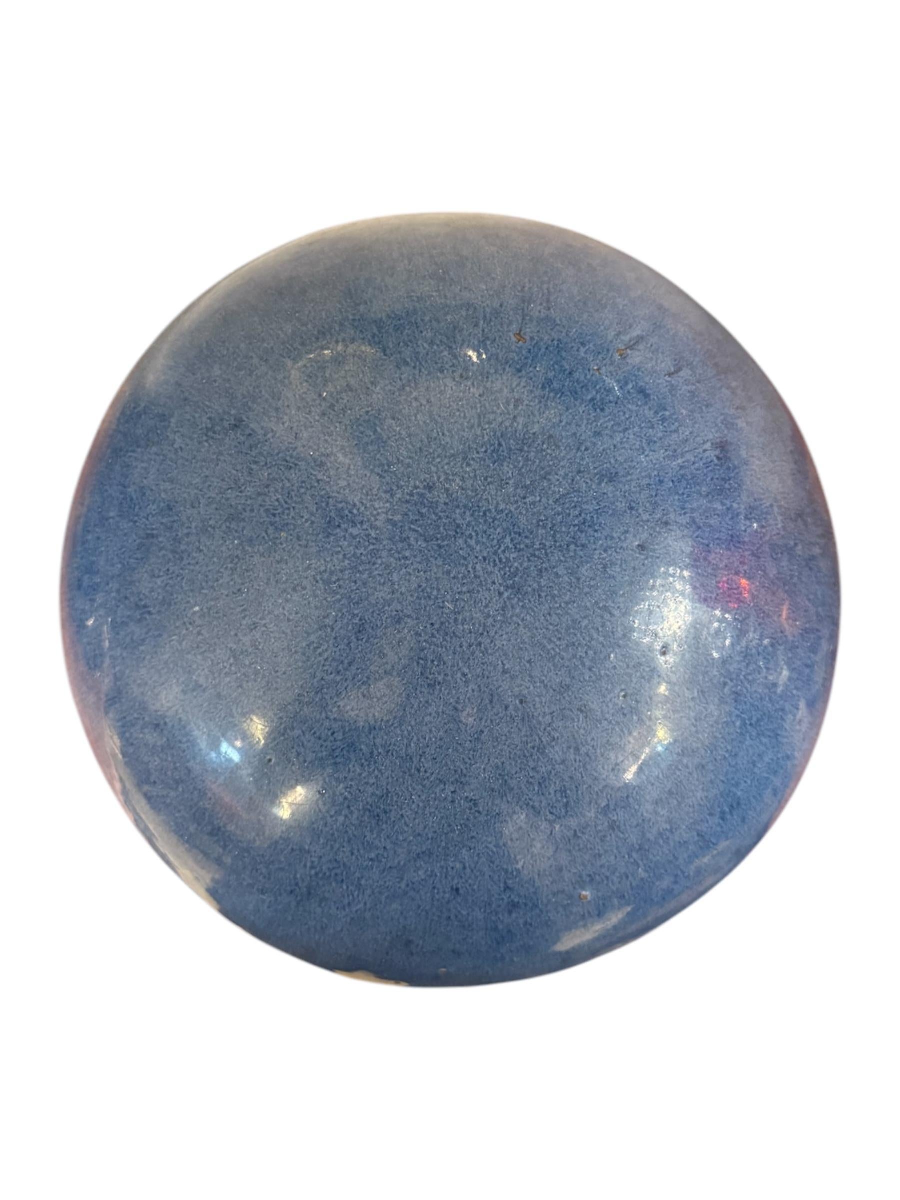 Add a touch of retro elegance and artistic flair to your outdoor space with the Mid-Century Ceramic Garden Decoration Sphere. Inspired by the bold, clean lines and timeless designs of the mid-century modern era, this striking sphere brings both