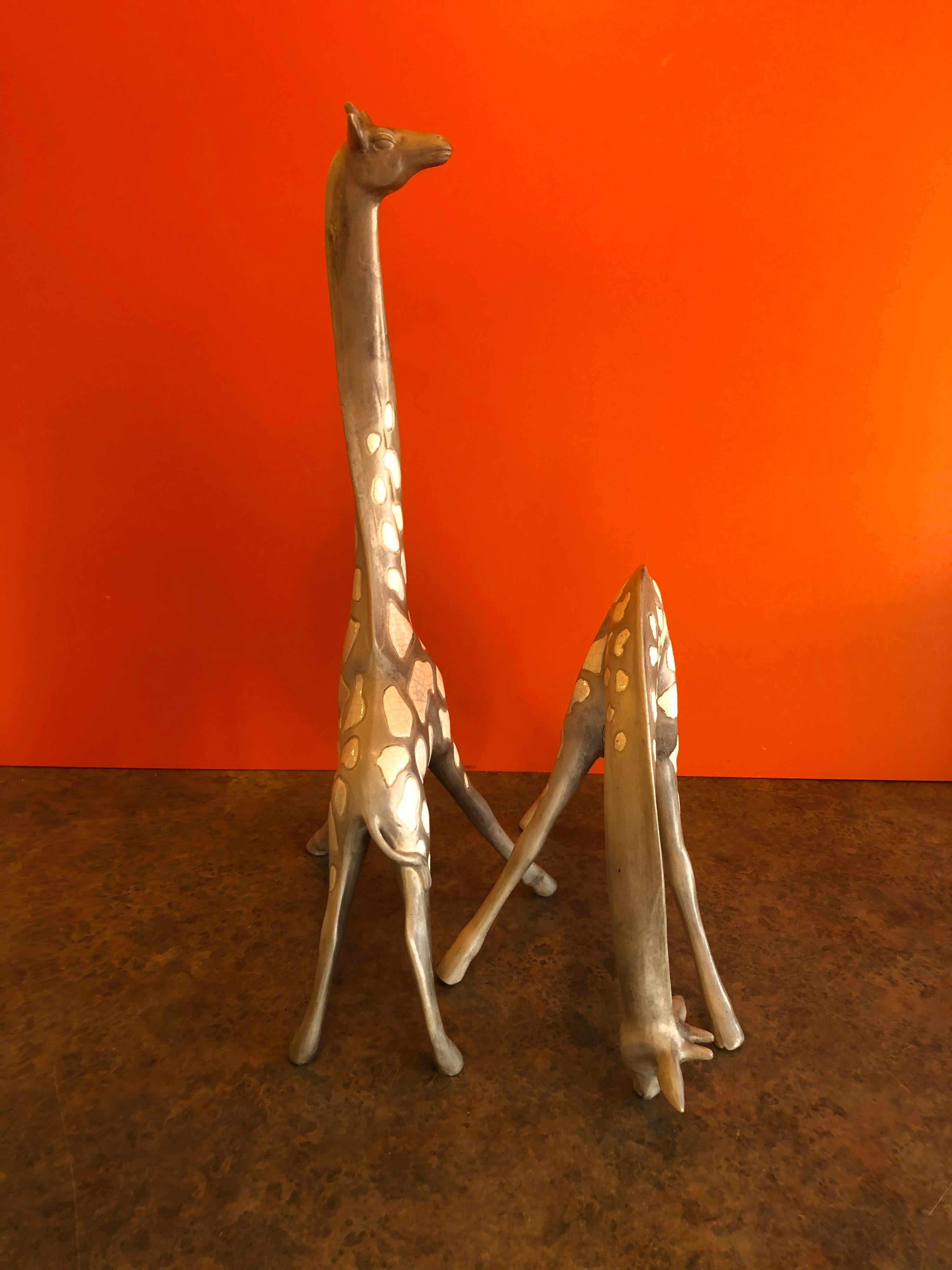 Paire de giraffes en céramique du milieu du siècle dernier par McFarlin Freeman Pottery Bon état - En vente à San Diego, CA