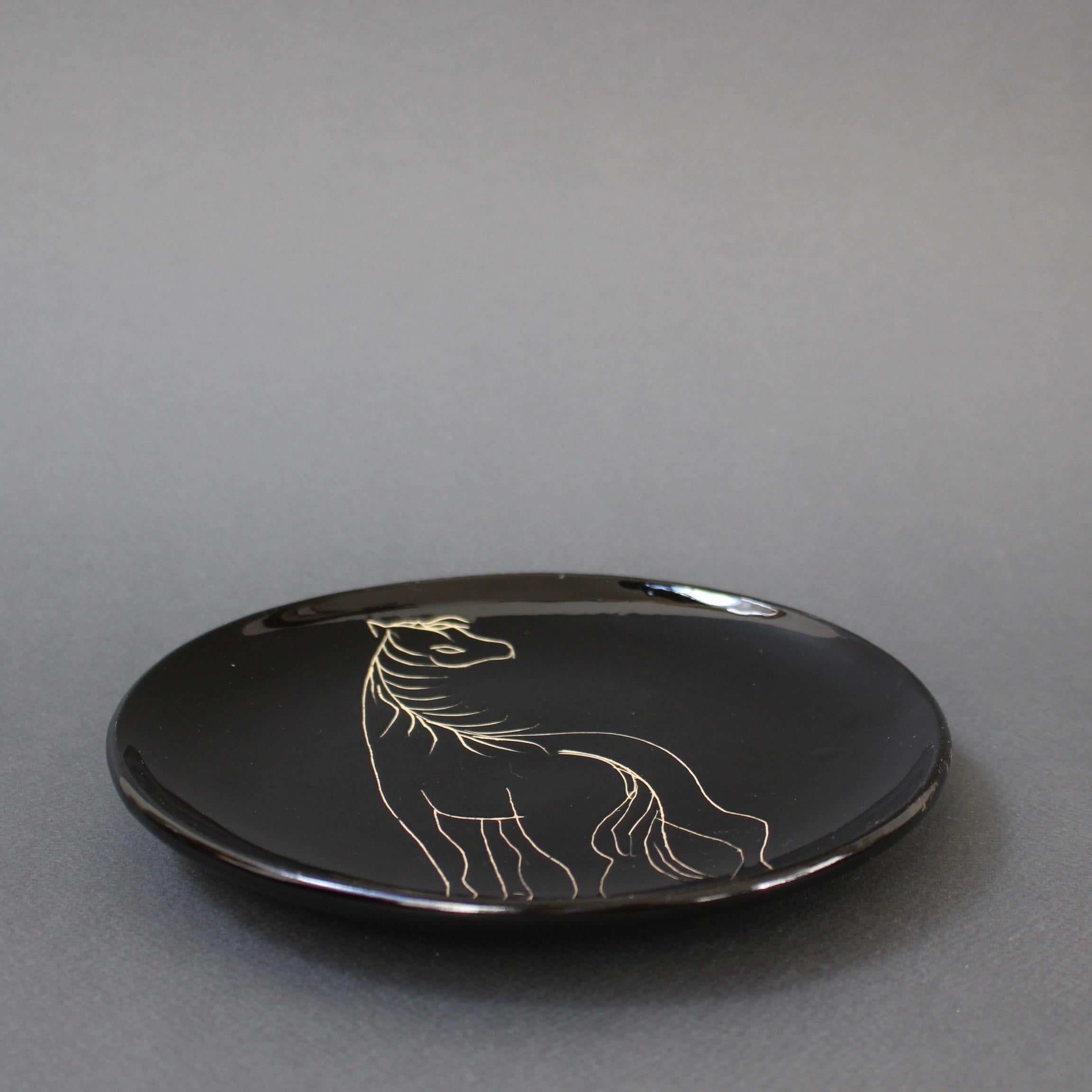 Pair of Mid-Century Ceramic Plates with Stylised Horses by Atelier Cerenne For Sale 8