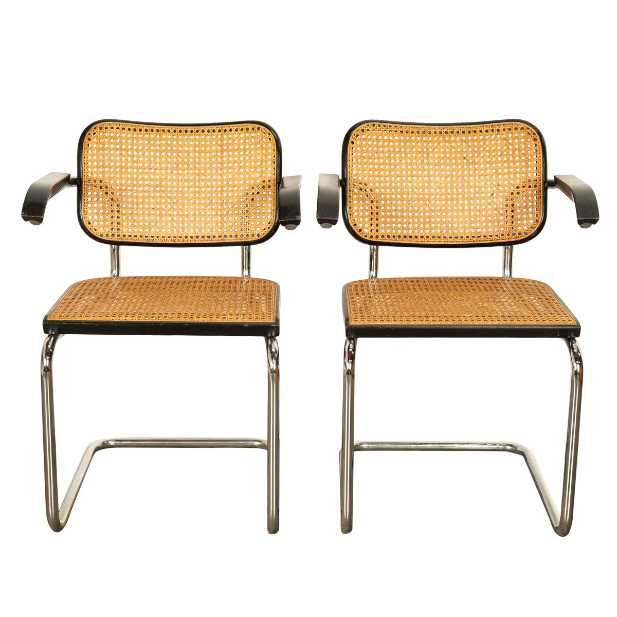 A good pair of original Mid Century Cesca armchairs, designed by Marcel Breuer and made by Knoll International in 1974.
Breuer designed this iconic classic in 1928, the cantilevered frame is made from tubular steel and the seat and chair back are