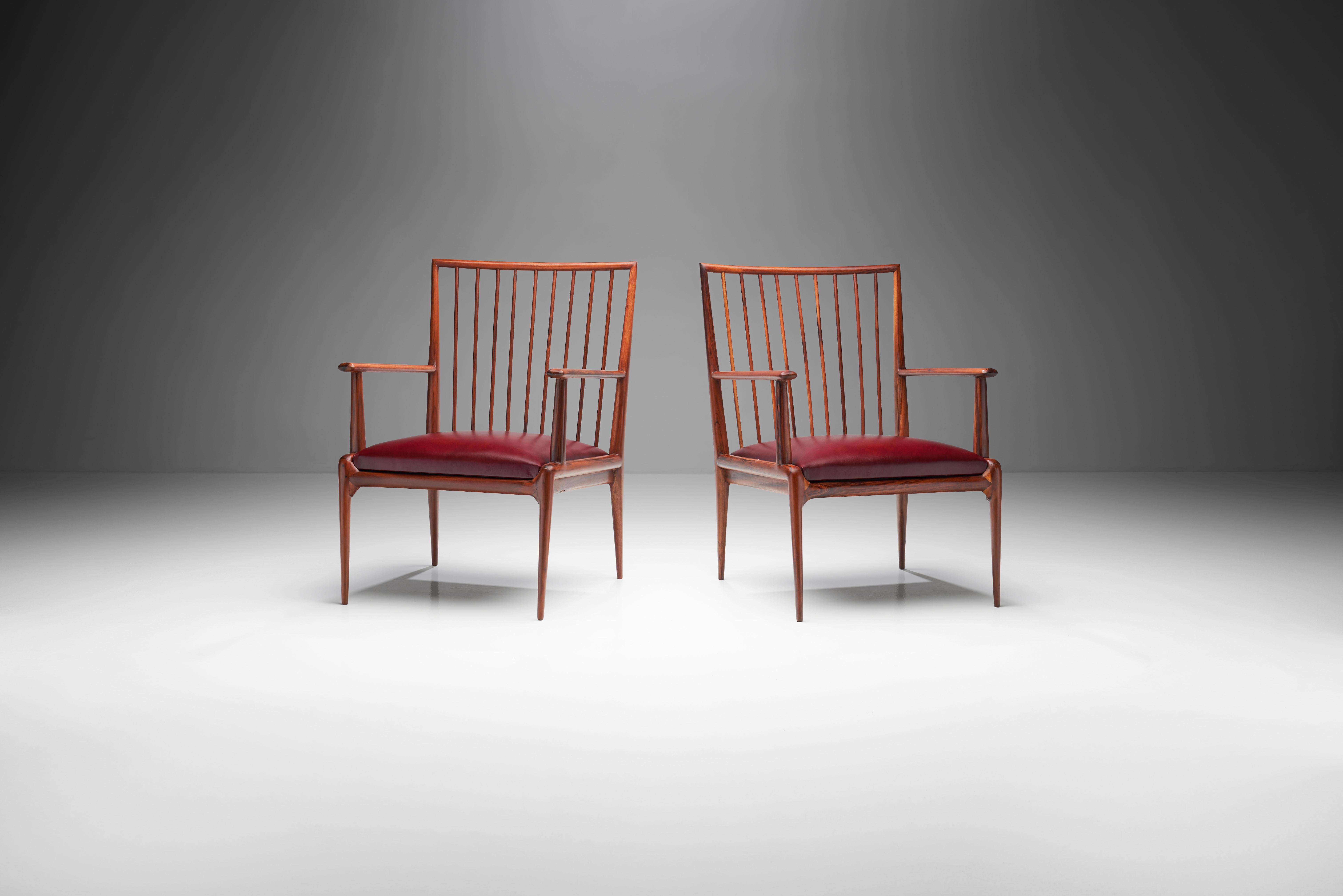 This rare pair of mid-century Brazilian armchairs is attributed to the design collective Branco and Preto. Made in a rational and geometric way, they present lightness and simplicity.

These chairs are carved from Brazilian wood in a masterful