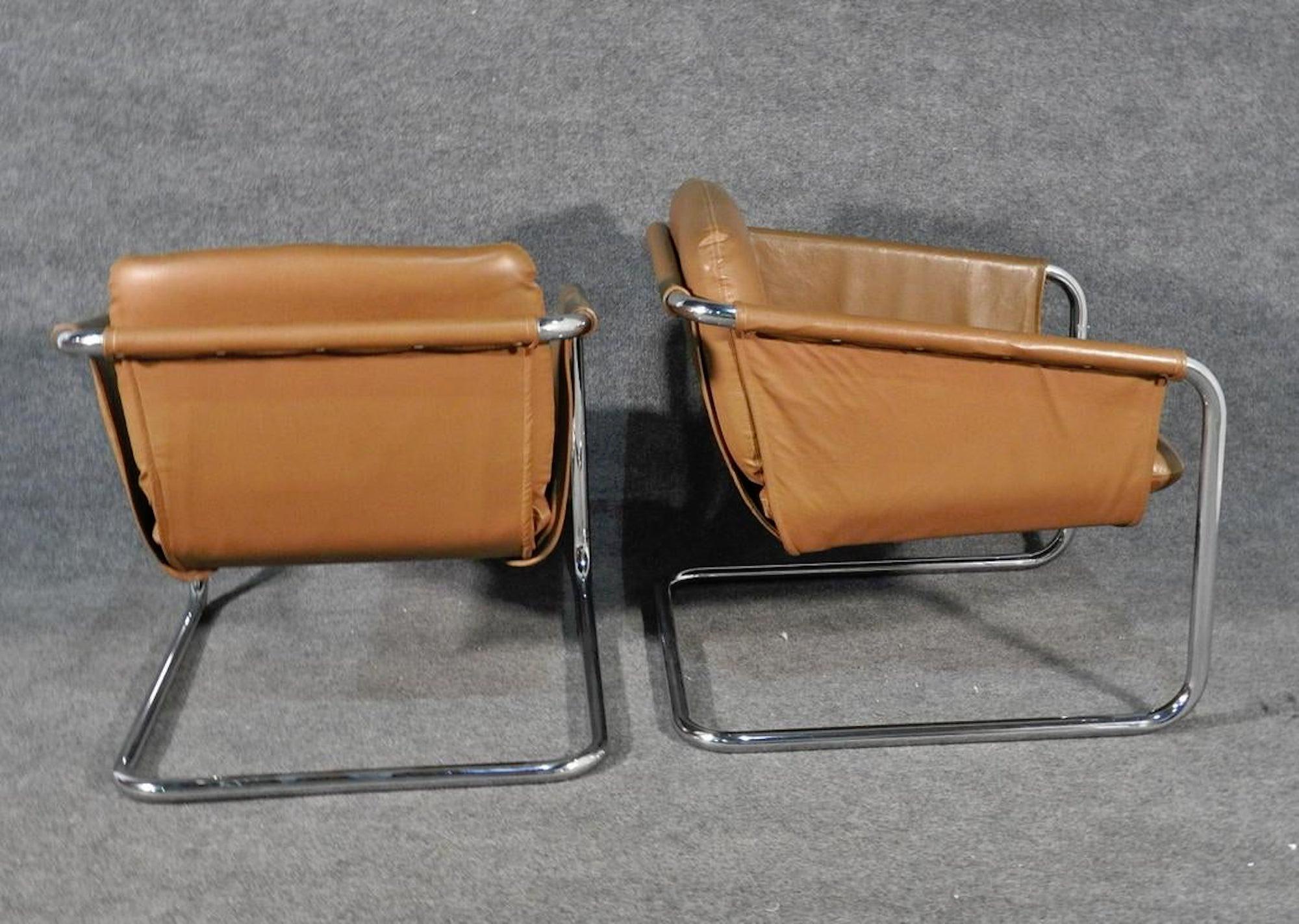 Mid-20th Century Pair of Midcentury Chairs by Thonet