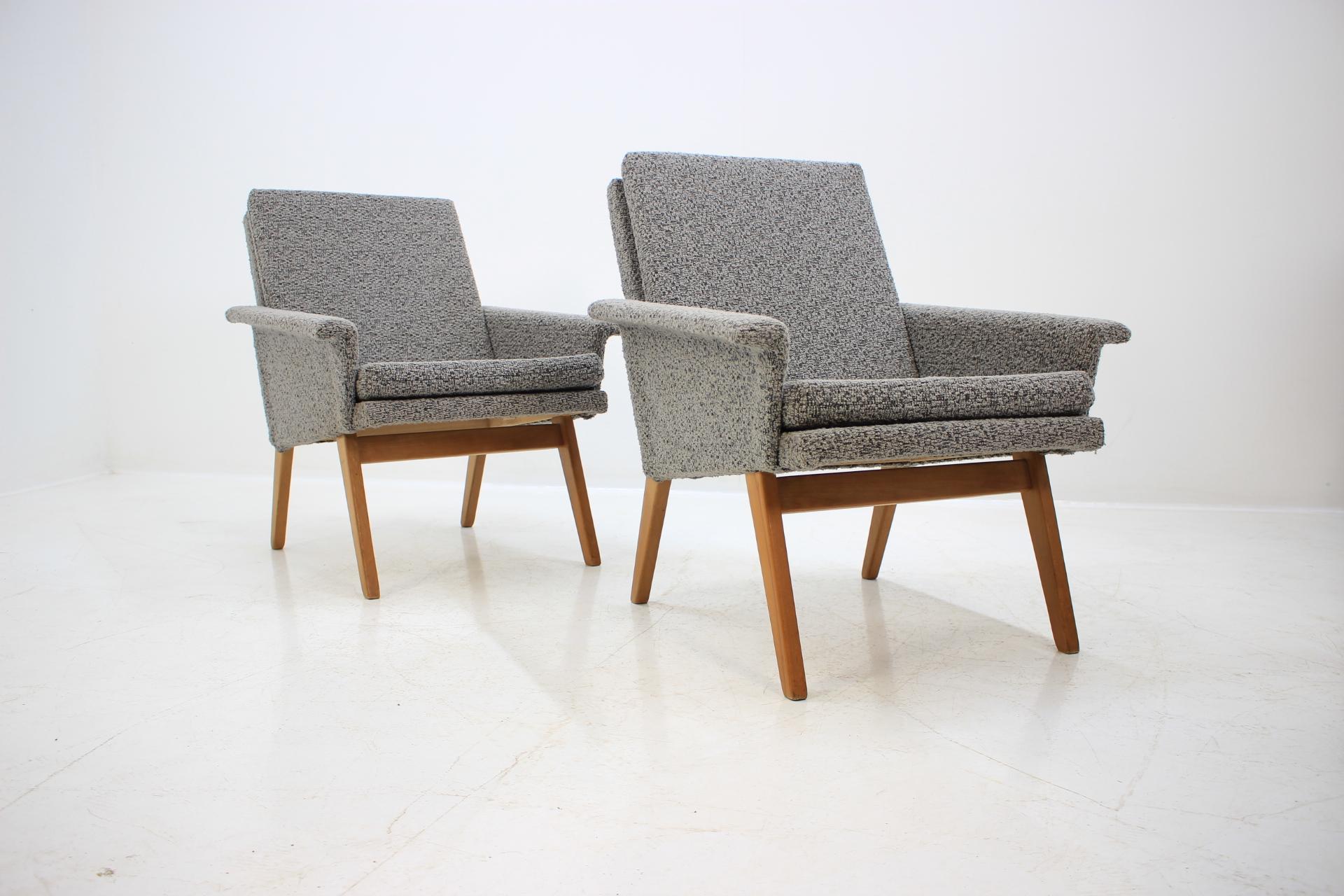 - very confortable pair of midcentury chairs.