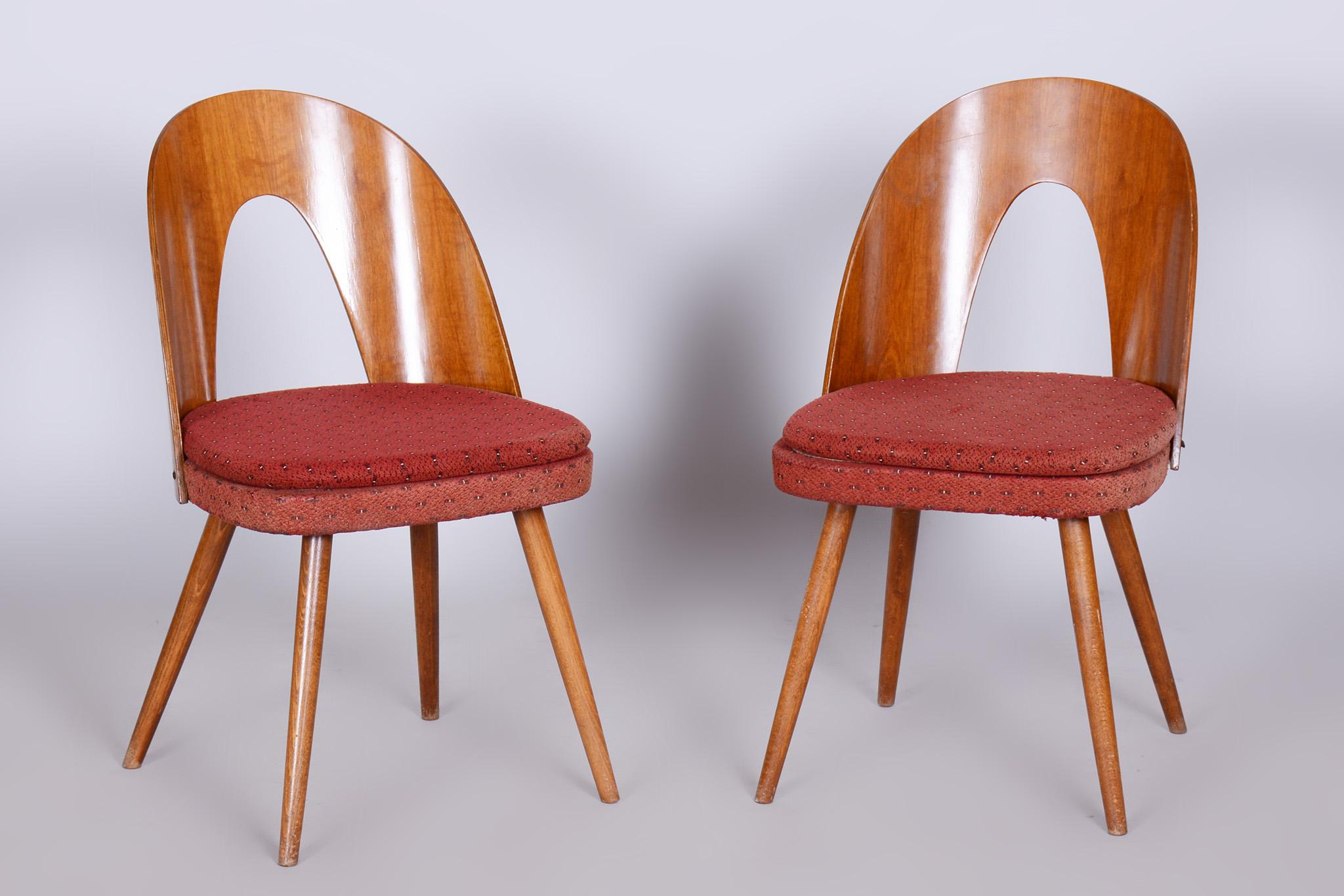 Designed by renowned Czech Mid-Century Modern designer Antonín Šuman. 

Period: 1950-1959
Source: Czechia
Materials: Beech, Walnut, Fabric.

Very well-preserved condition.
Revived varnish.
Cleaned upholstery.

Sold as a set. 

This item