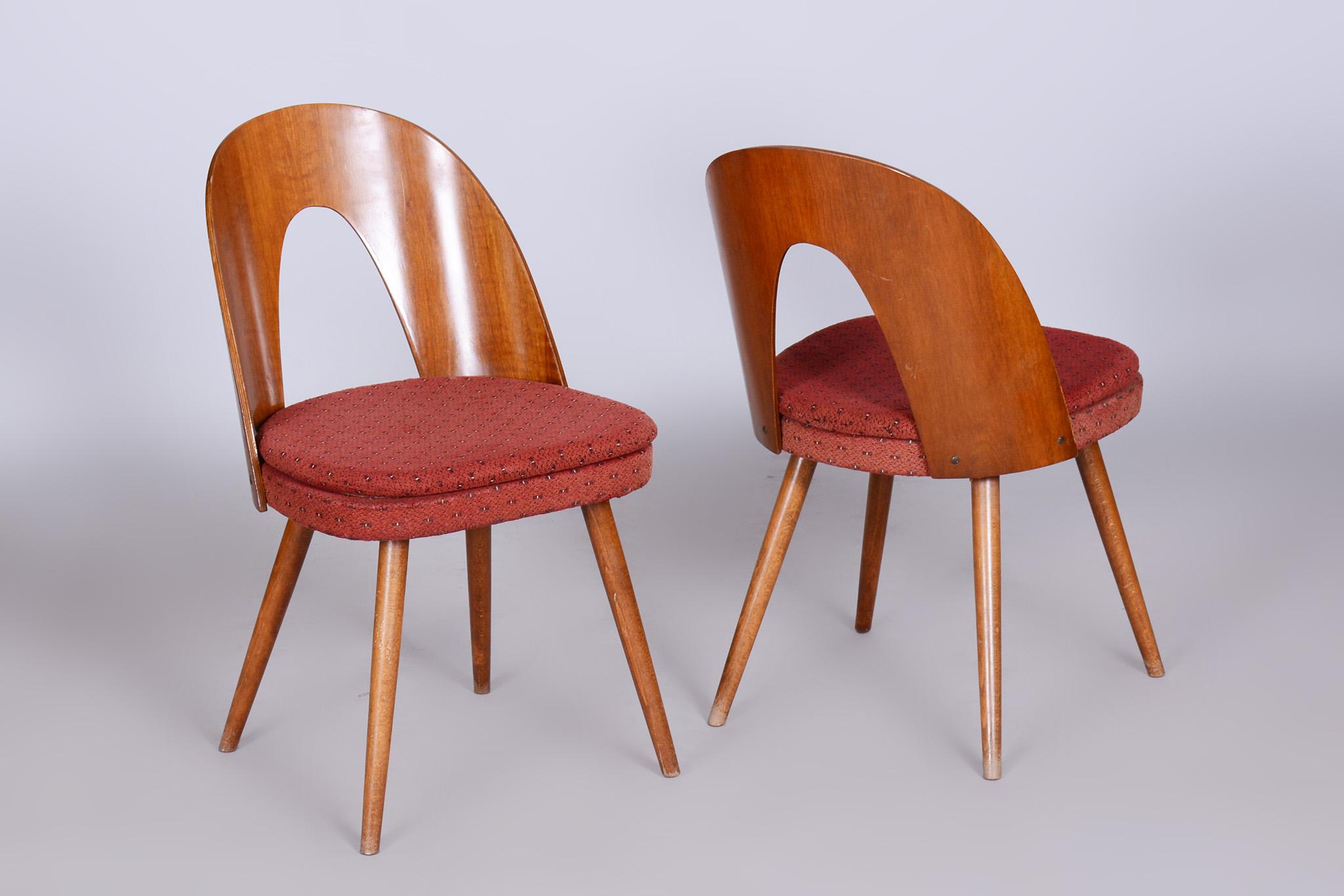 Paire de chaises du milieu du siècle conçues par Antonín Šuman, années 1950, République tchèque en vente 1