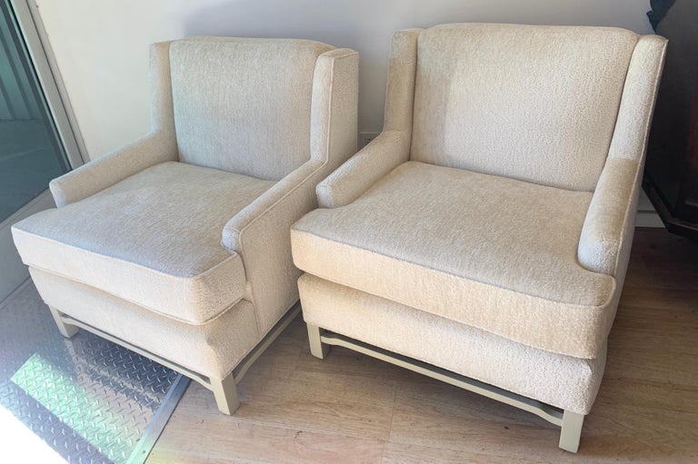 Pair of Midcentury Chairs in Bouclé Upholstery with Lacquered Wood Frame For Sale 3