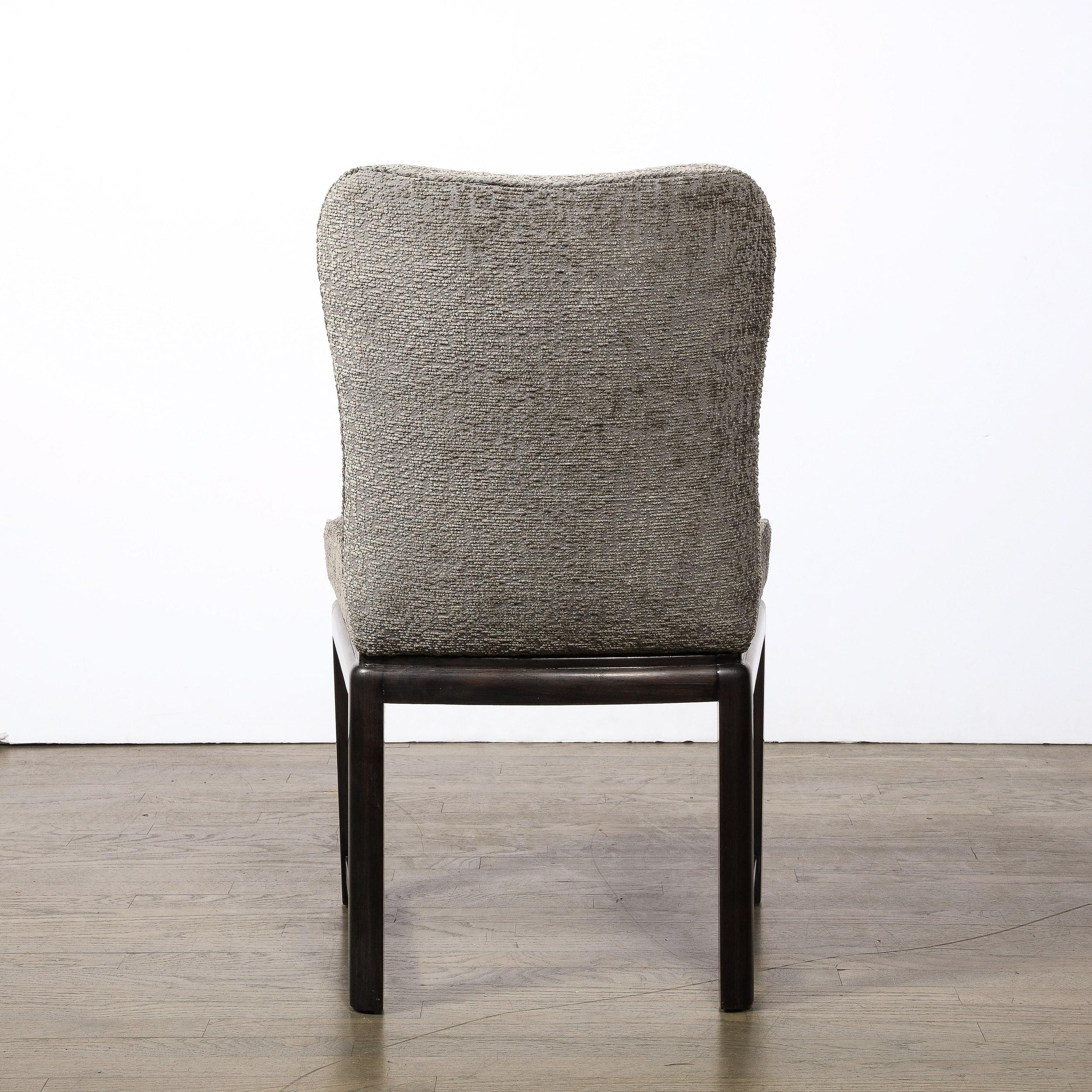 Paar von  Mid Century Stühle in Ebonized Walnut Basis / Holly Hunt Stoff im Angebot 1