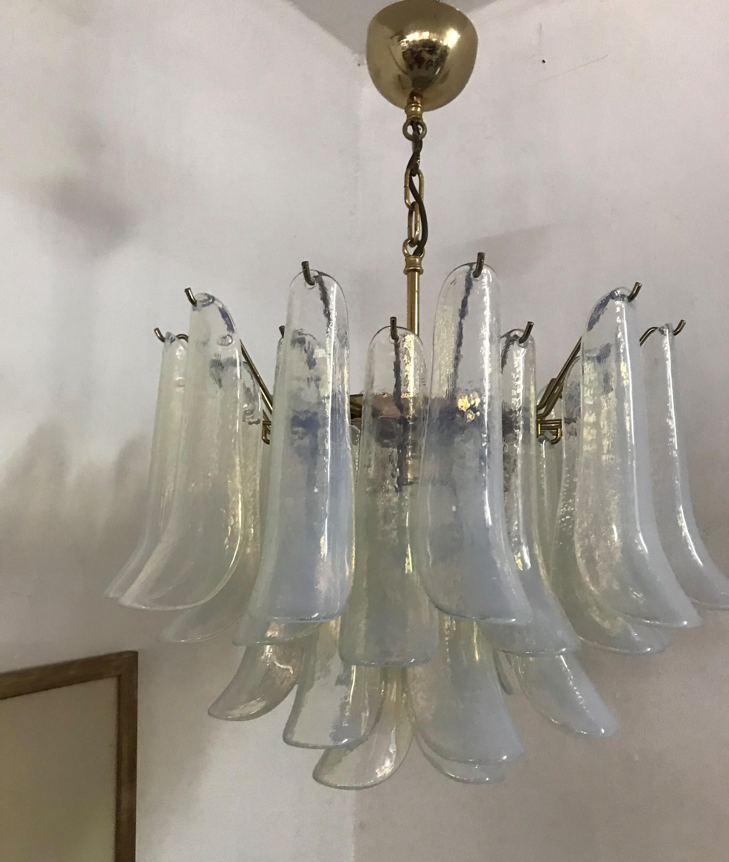 Paire de lustres du milieu du siècle, La Murrina en verre de Murano opalescent, vers 1970 en vente 3