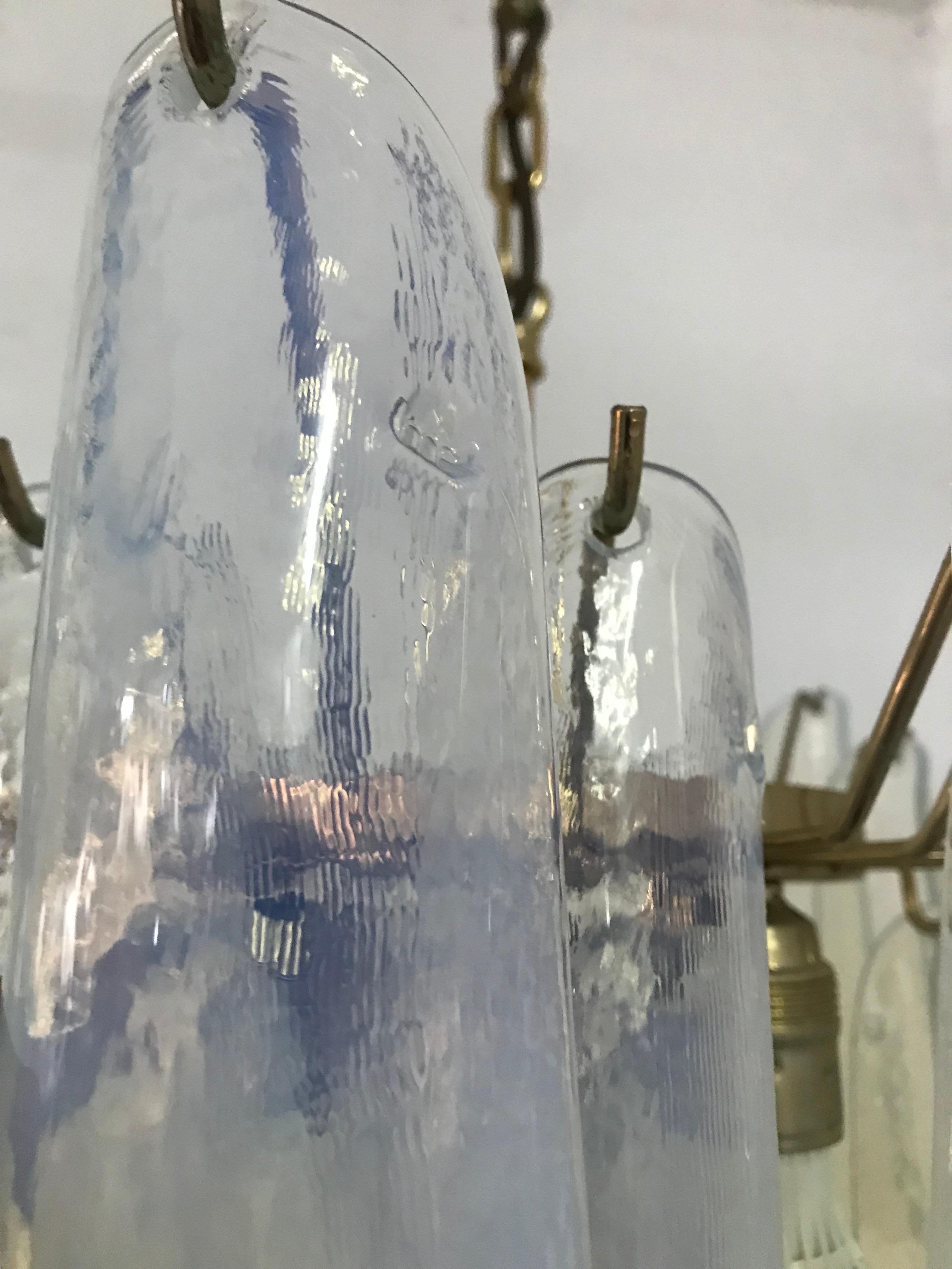 Coppia di lampadari di metà secolo, La Murrina in vetro di Murano opalescente, circa 1970 in vendita 2